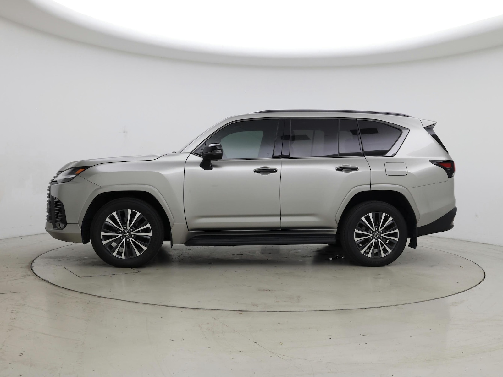 2024 Lexus LX Premium - Photo 4