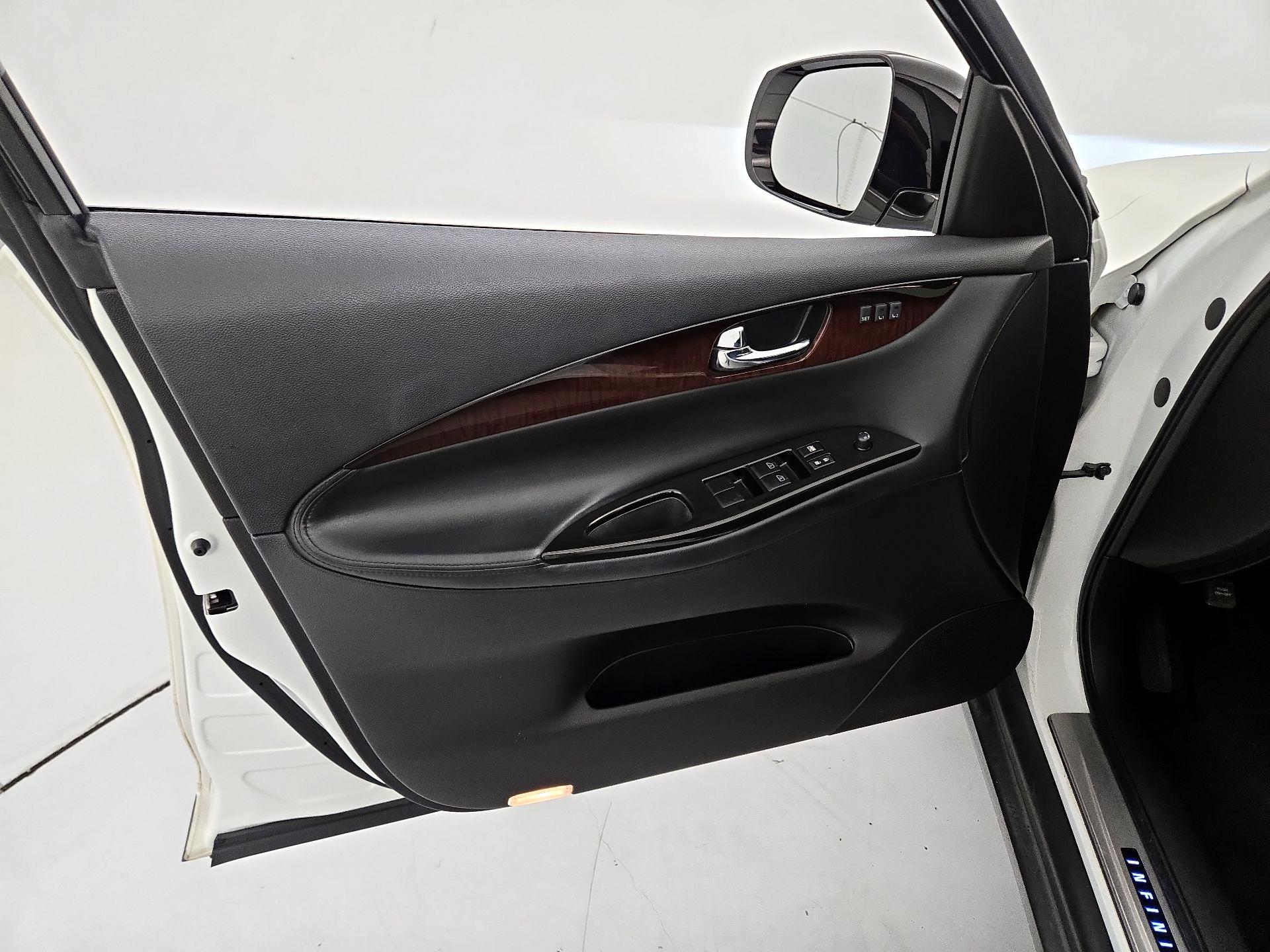 Thumbnail: 2017 INFINITI QX50 - 12