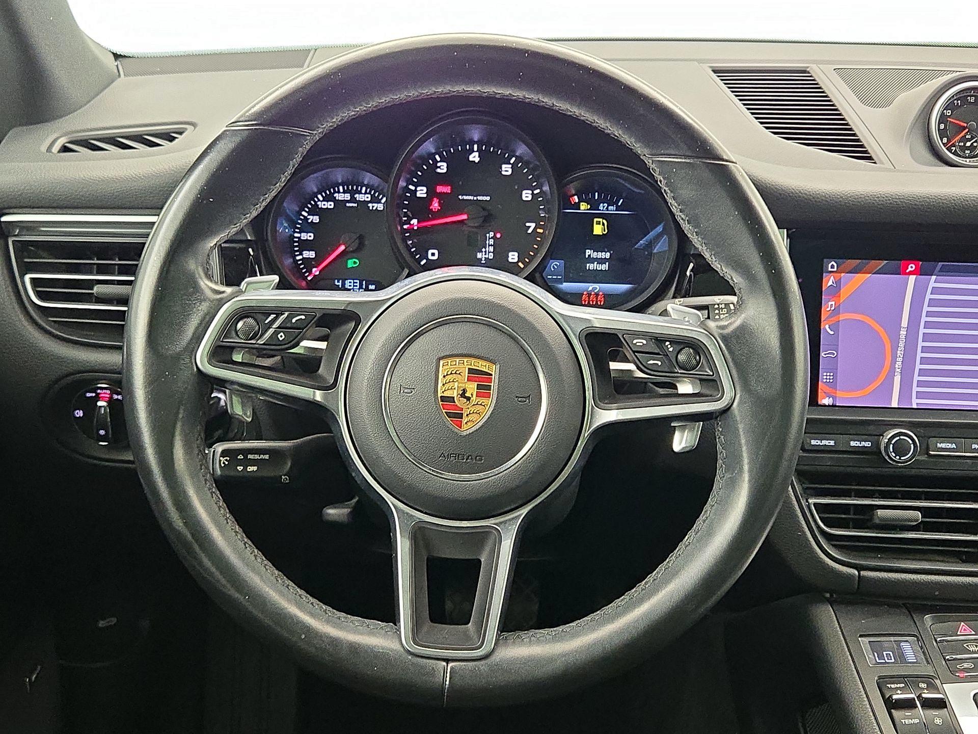 Thumbnail: 2021 Porsche Macan - 10
