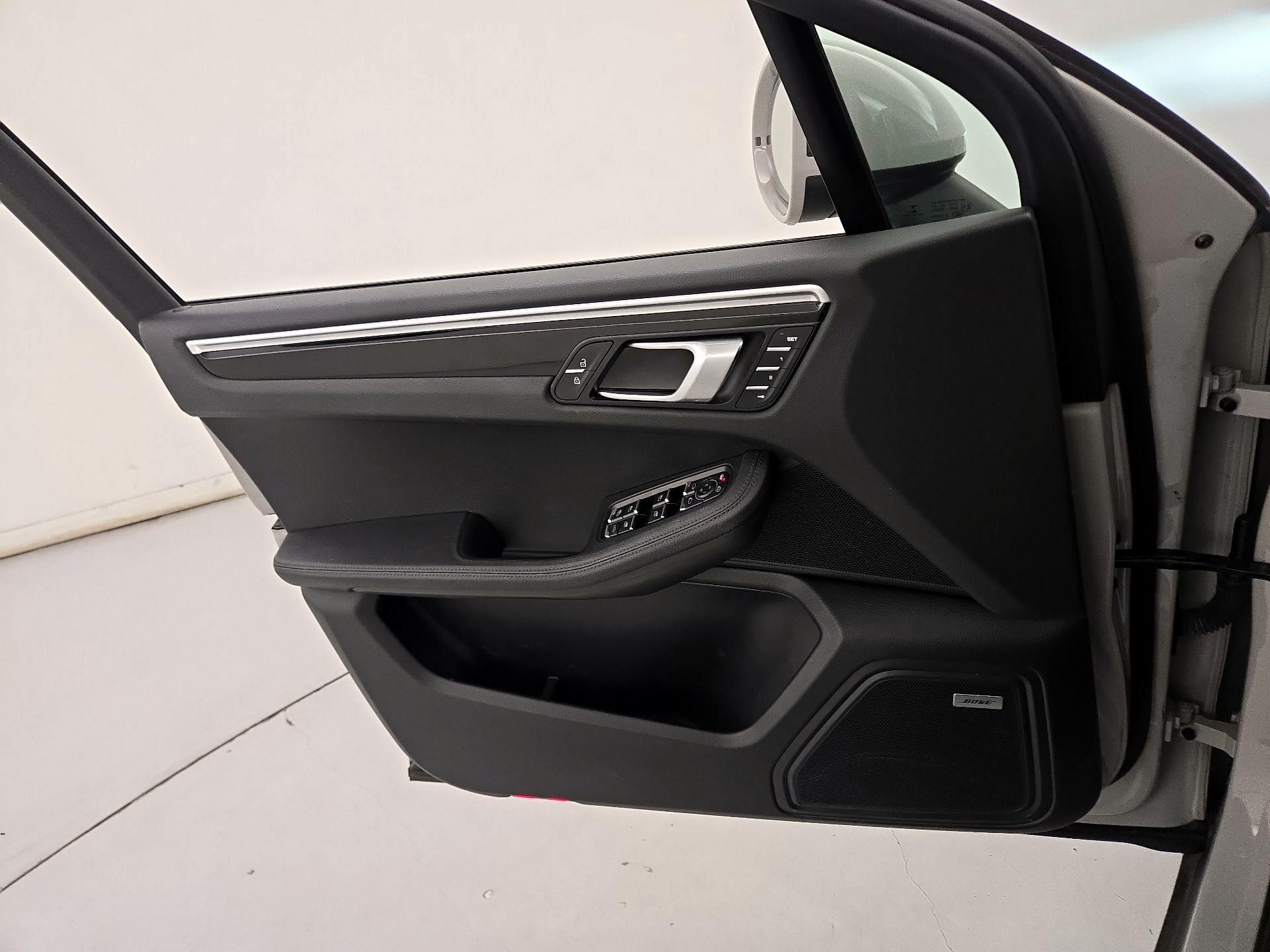 Thumbnail: 2021 Porsche Macan - 12