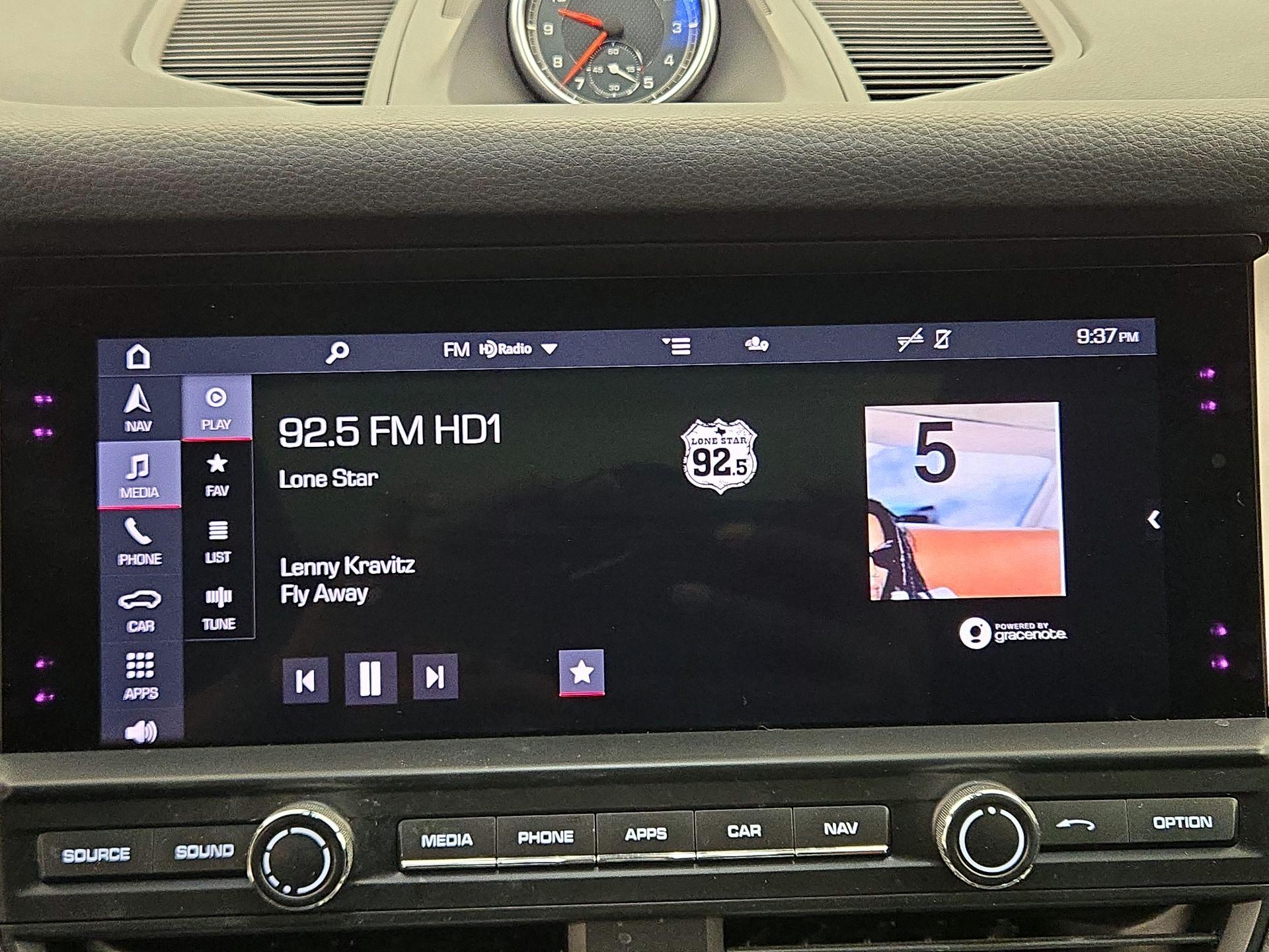 Thumbnail: 2021 Porsche Macan - 16