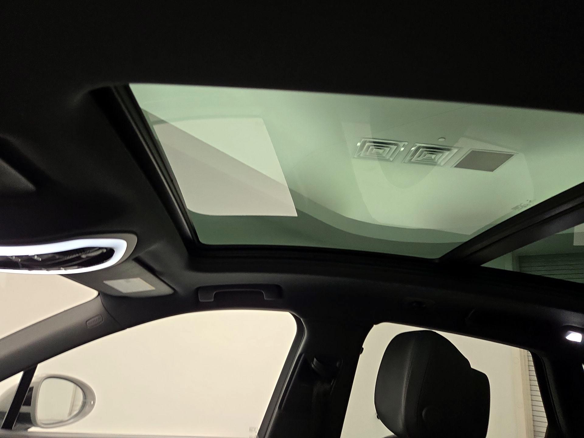 Thumbnail: 2021 Porsche Macan - 20