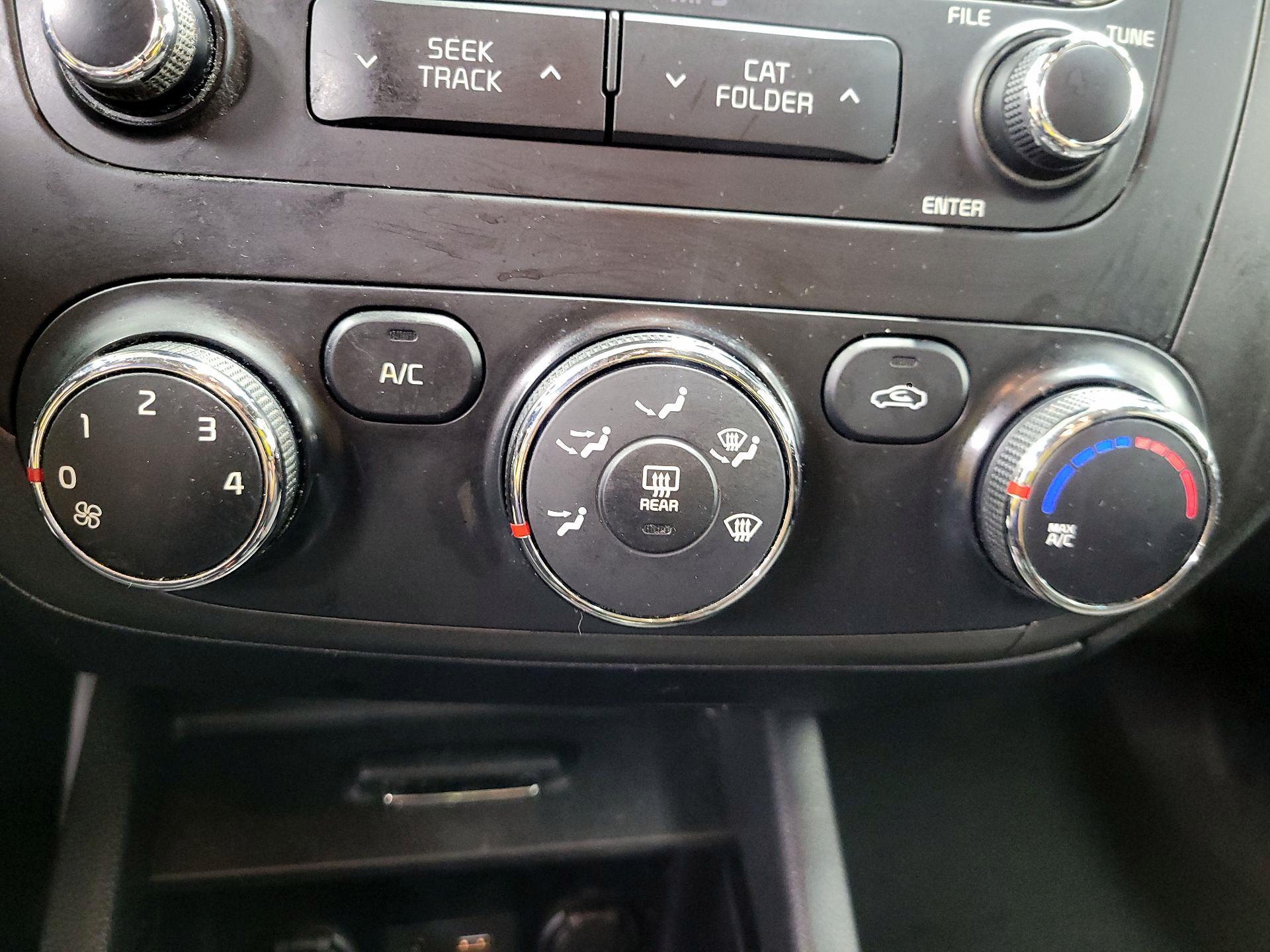 Thumbnail: 2016 Kia Forte - 16
