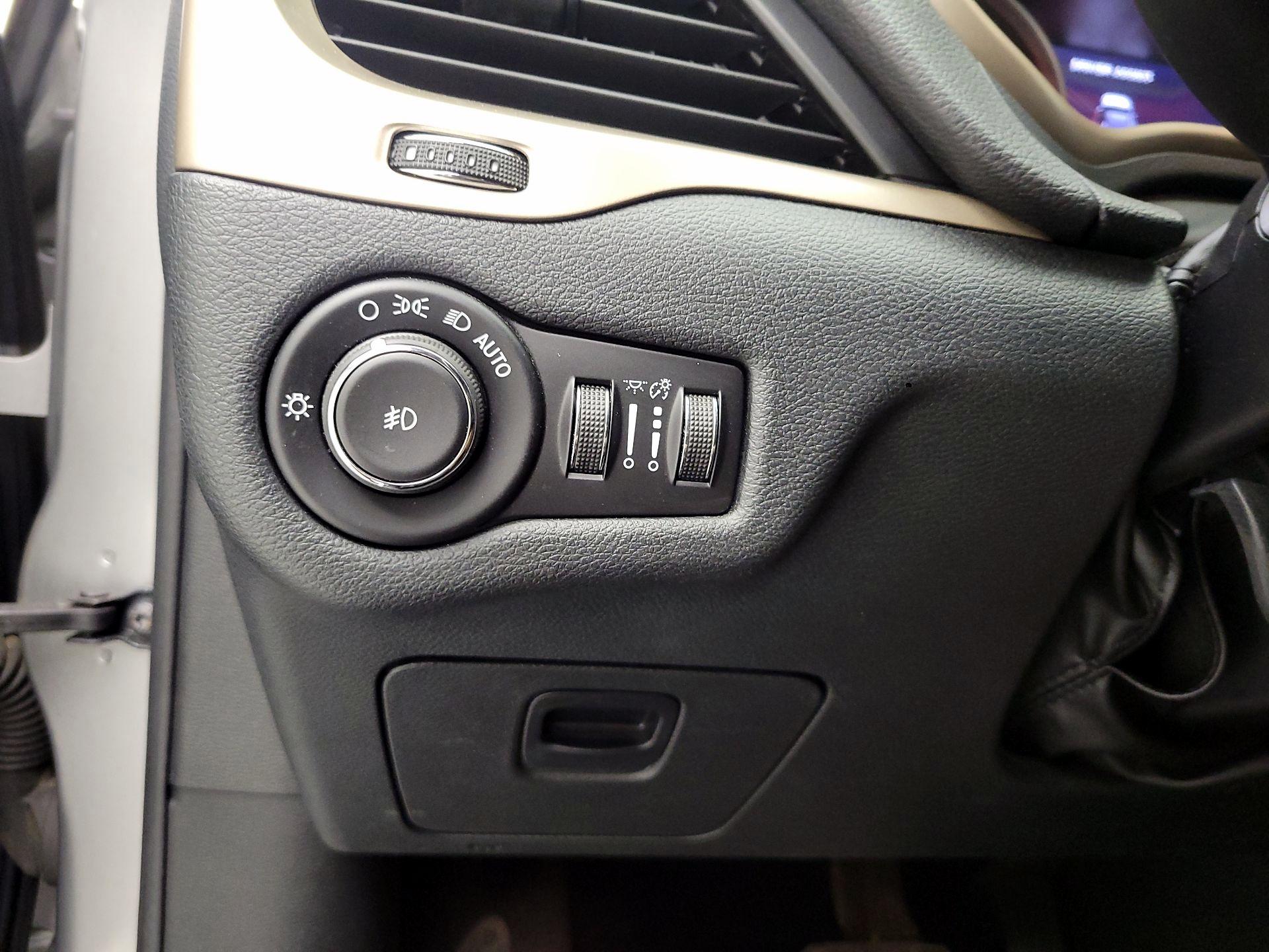 Thumbnail: 2016 Jeep Cherokee - 13