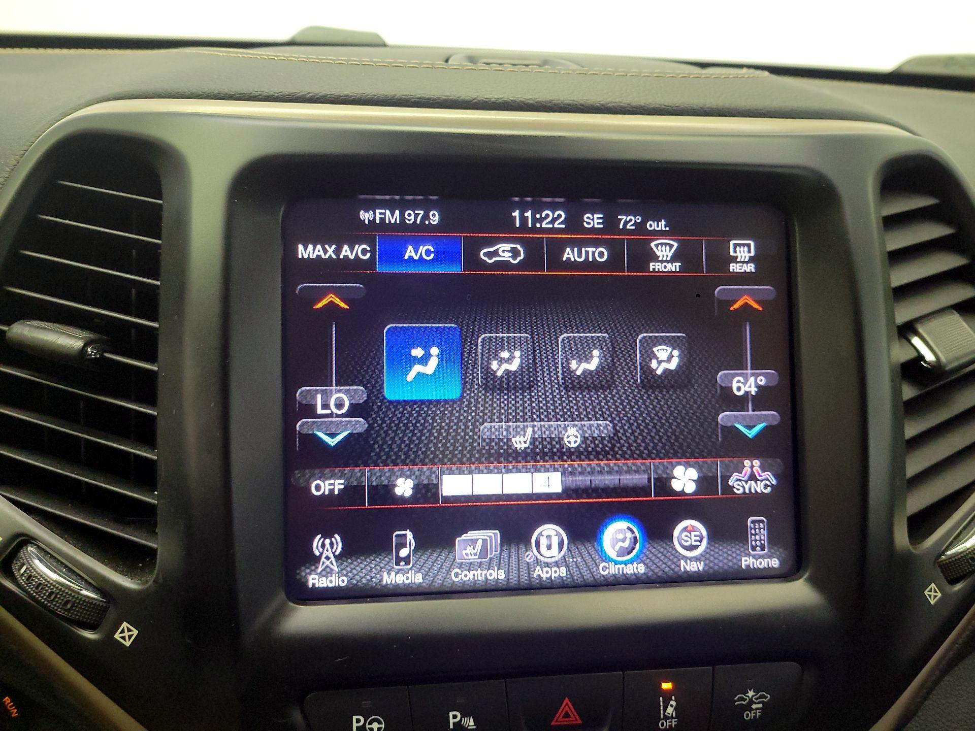 Thumbnail: 2016 Jeep Cherokee - 17
