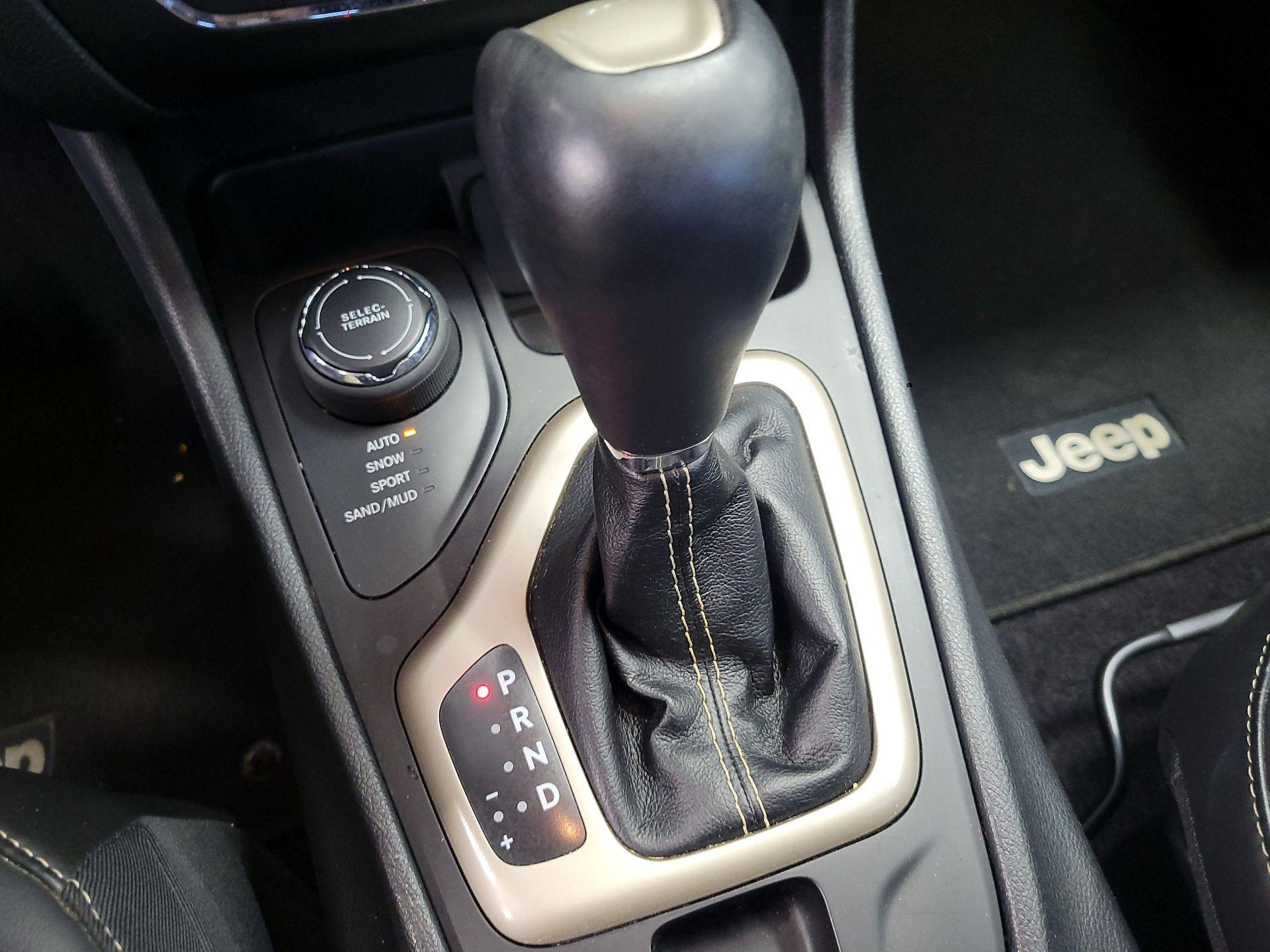 Thumbnail: 2016 Jeep Cherokee - 18