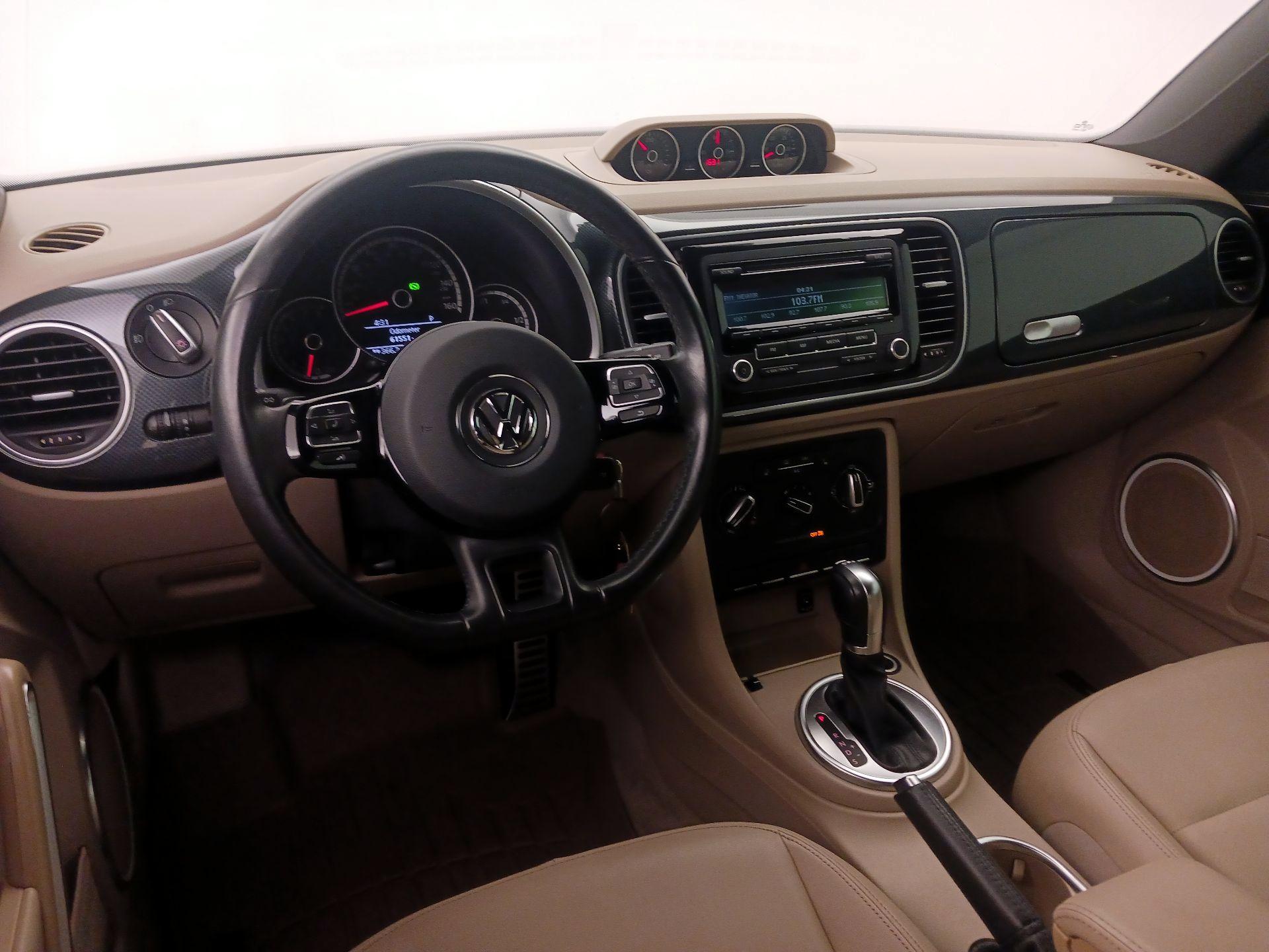 Thumbnail: 2014 Volkswagen Beetle - 9