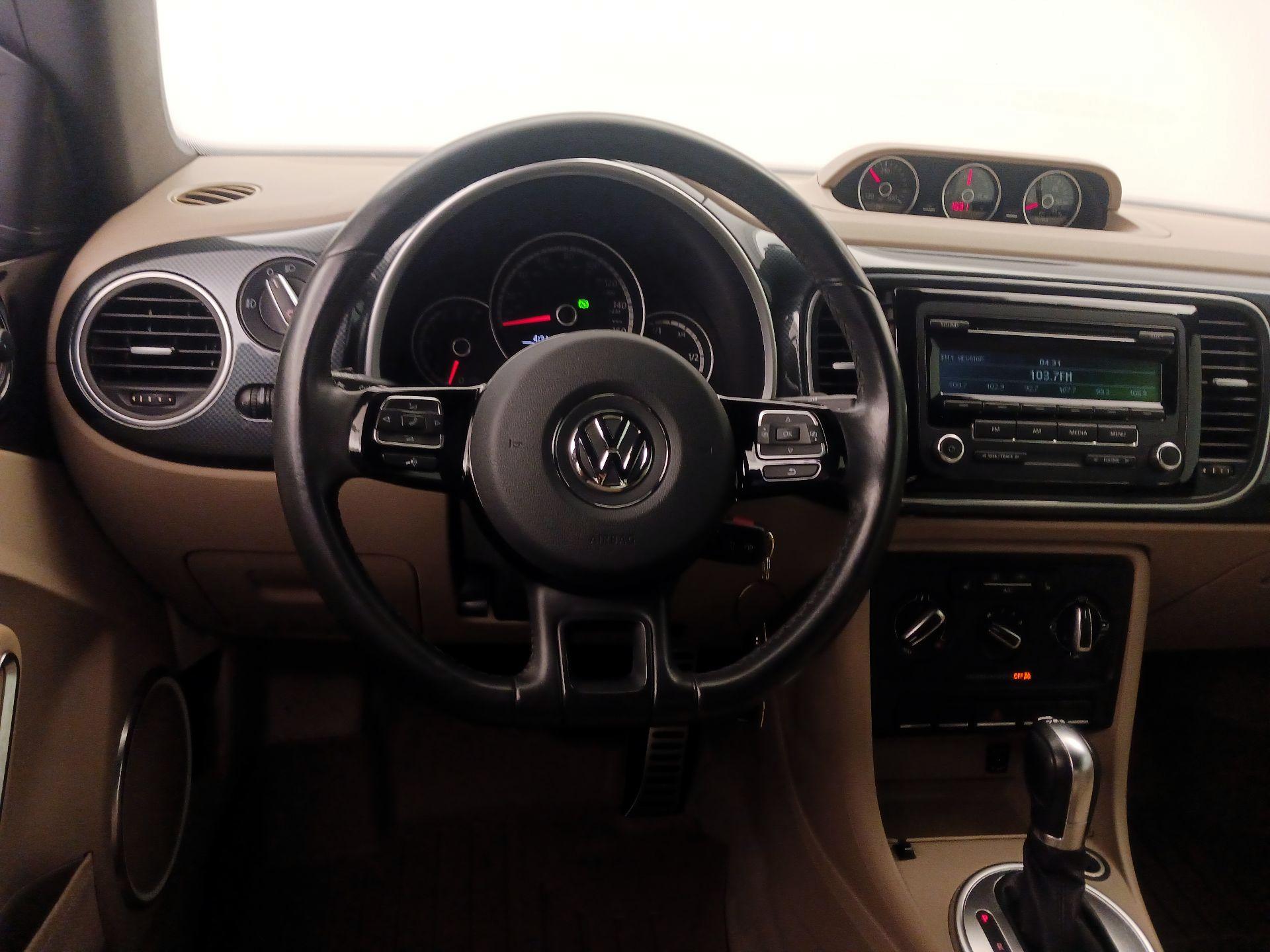 Thumbnail: 2014 Volkswagen Beetle - 10