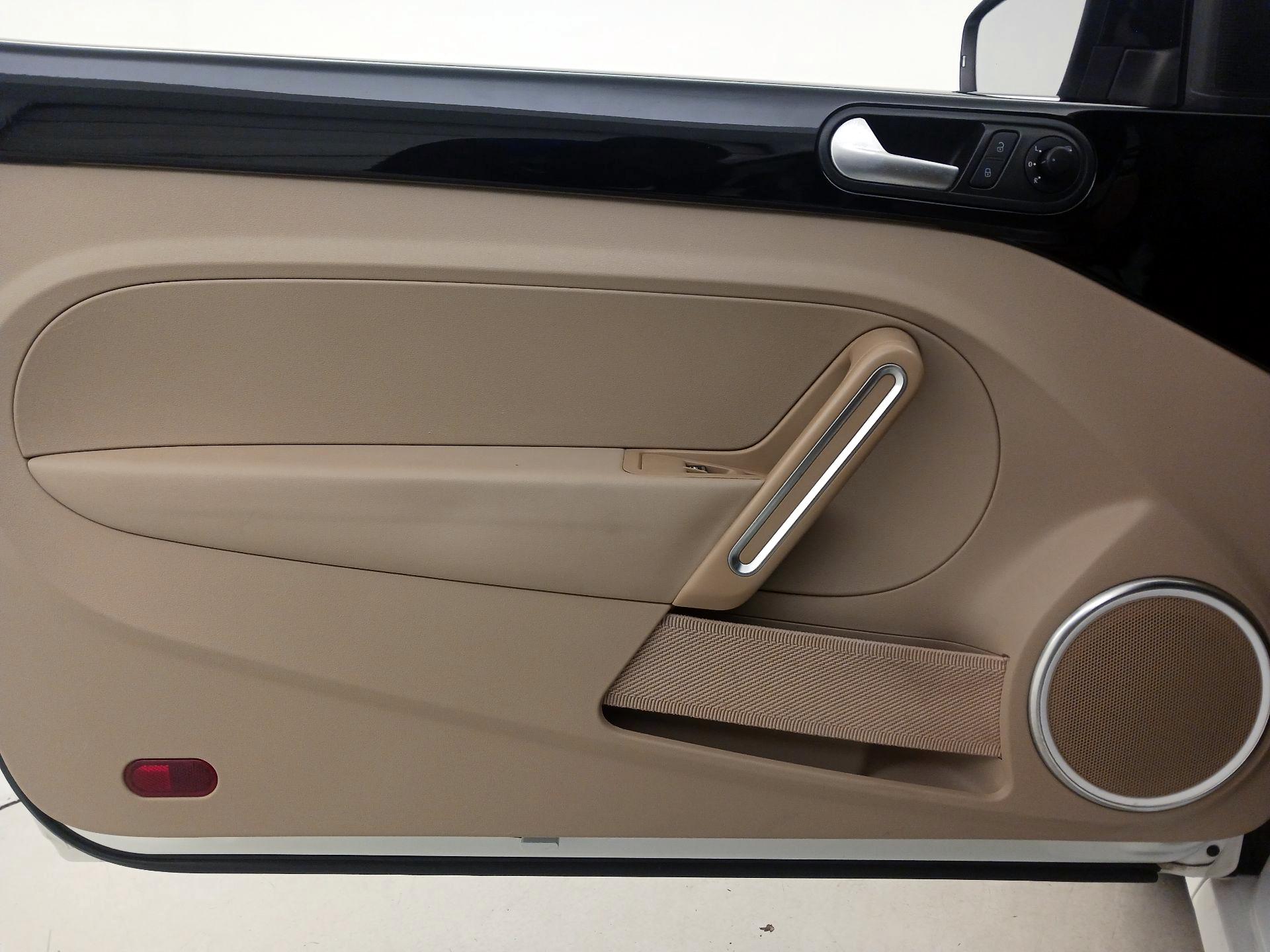 Thumbnail: 2014 Volkswagen Beetle - 12