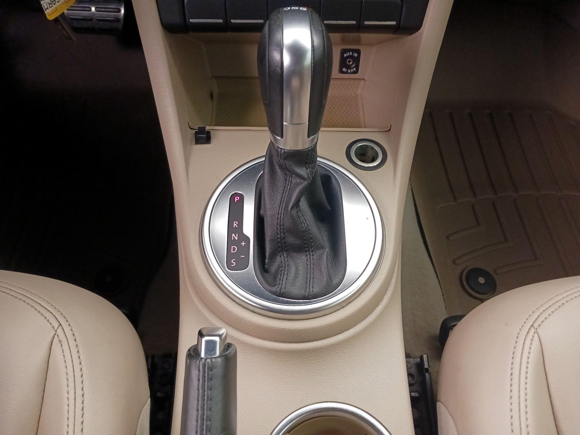 Thumbnail: 2014 Volkswagen Beetle - 16
