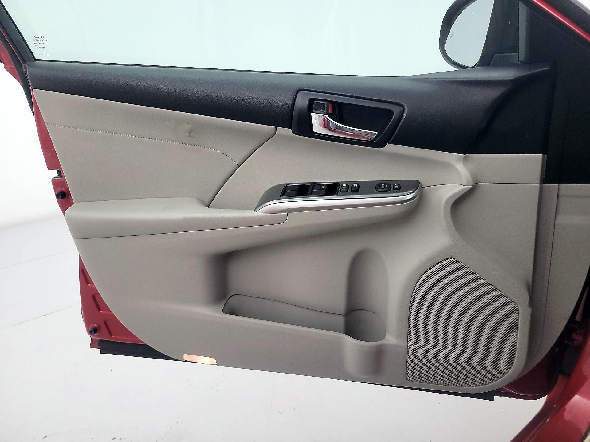 Thumbnail: 2014 Toyota Camry - 12