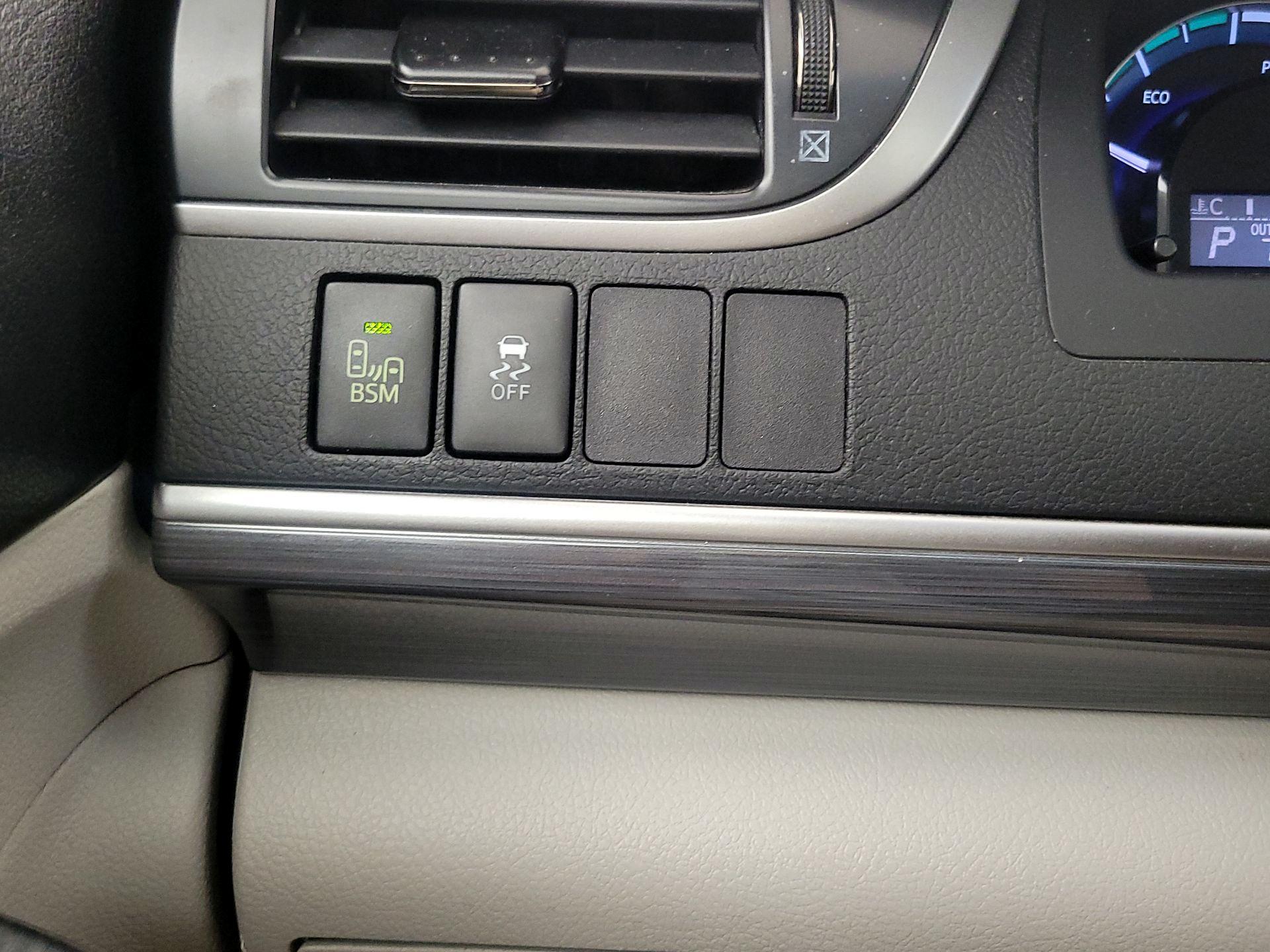 Thumbnail: 2014 Toyota Camry - 13