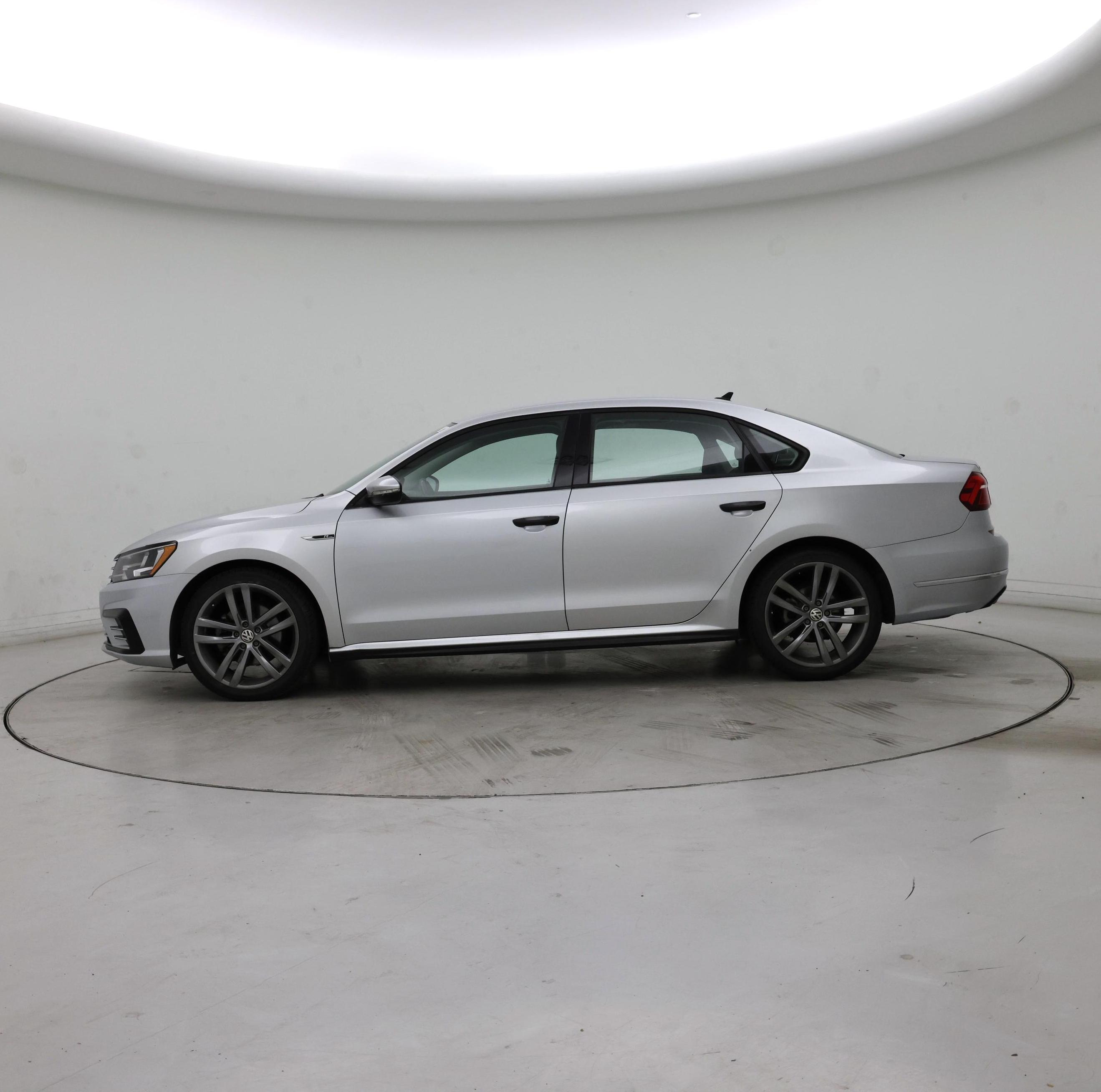 Thumbnail: 2018 Volkswagen Passat - 3