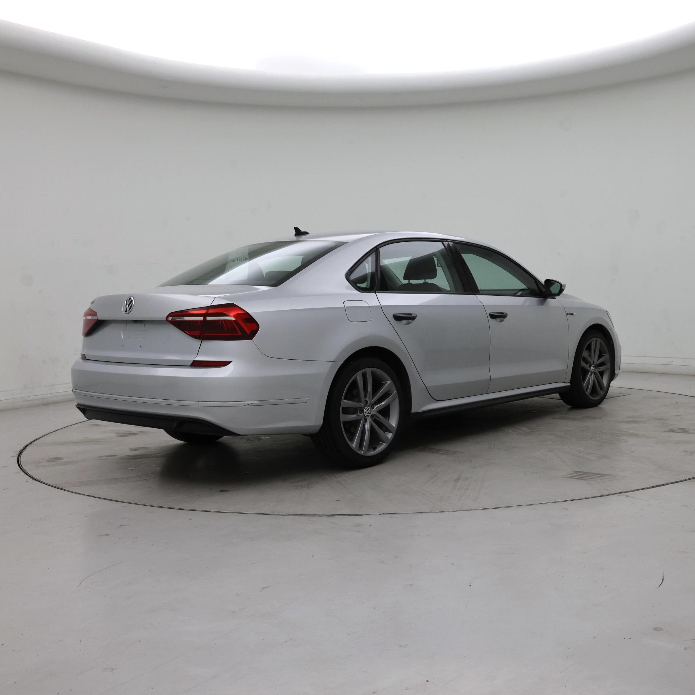 Thumbnail: 2018 Volkswagen Passat - 8