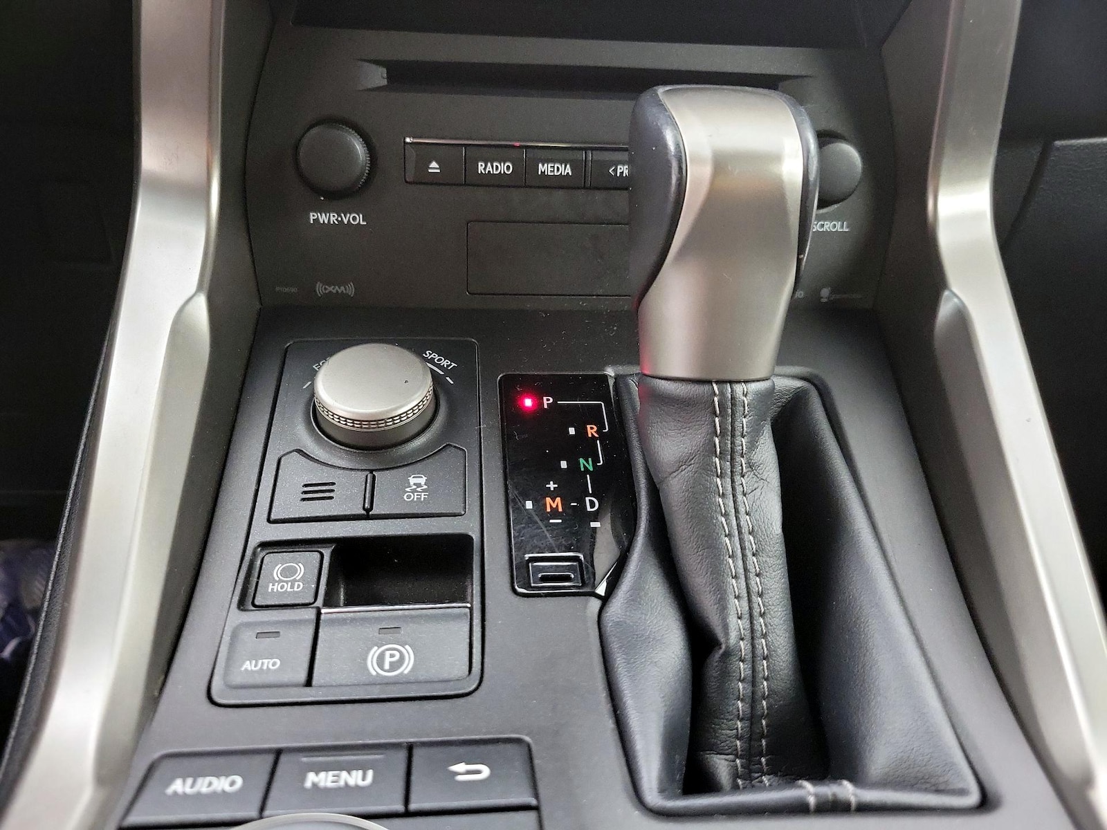 2015 Lexus NX 200t - Photo 18