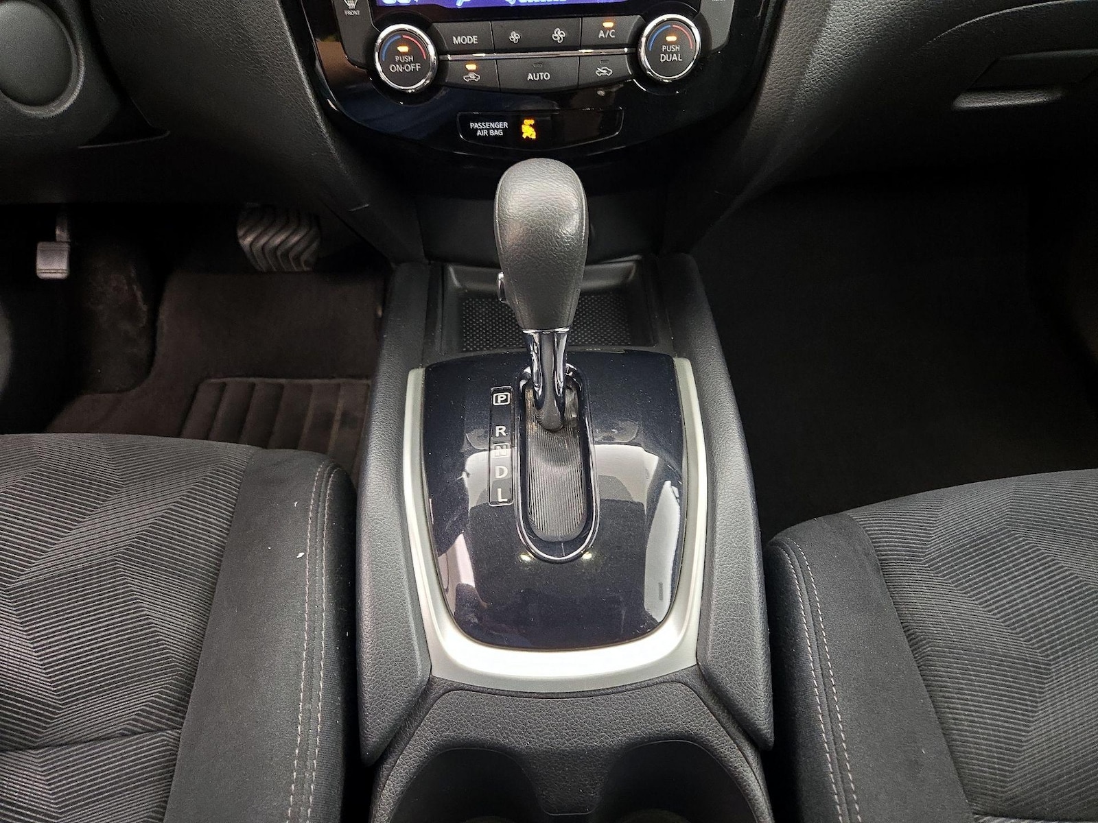2014 Nissan Rogue SV - Photo 18