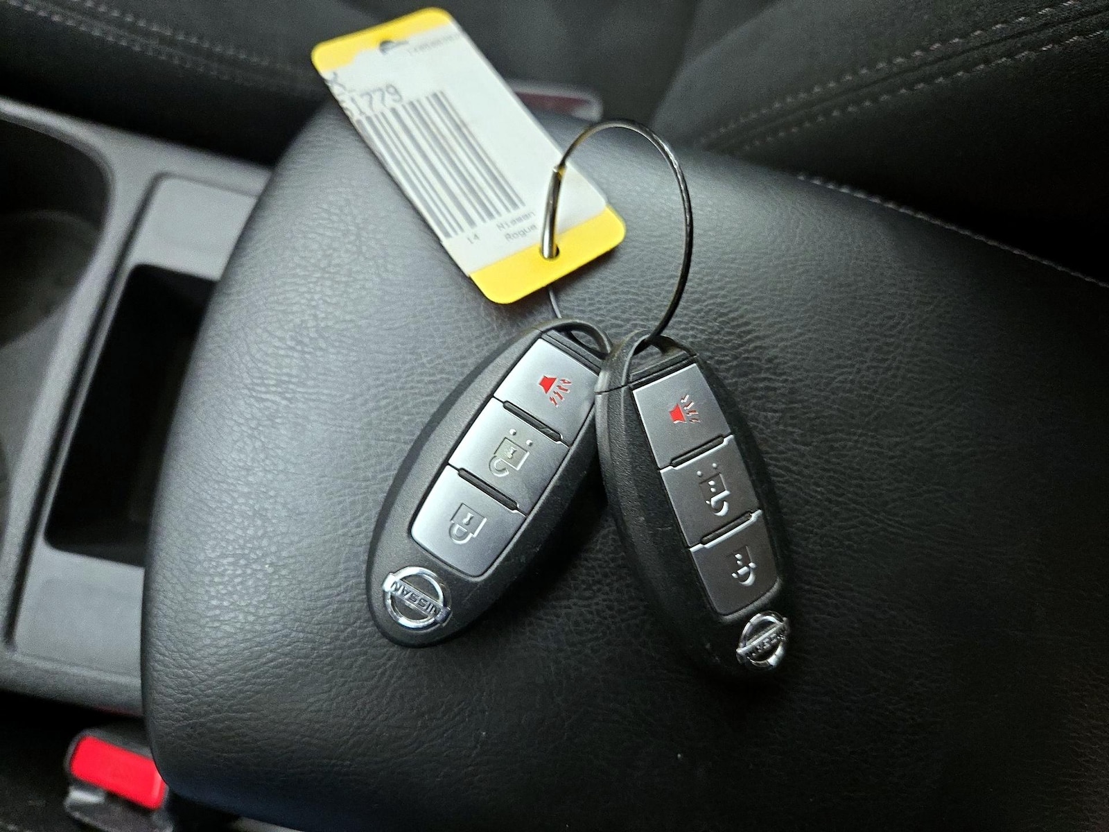 2014 Nissan Rogue SV - Photo 24