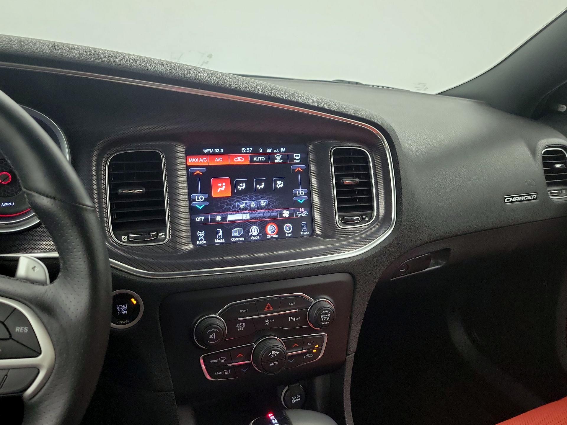 Thumbnail: 2016 Dodge Charger - 17
