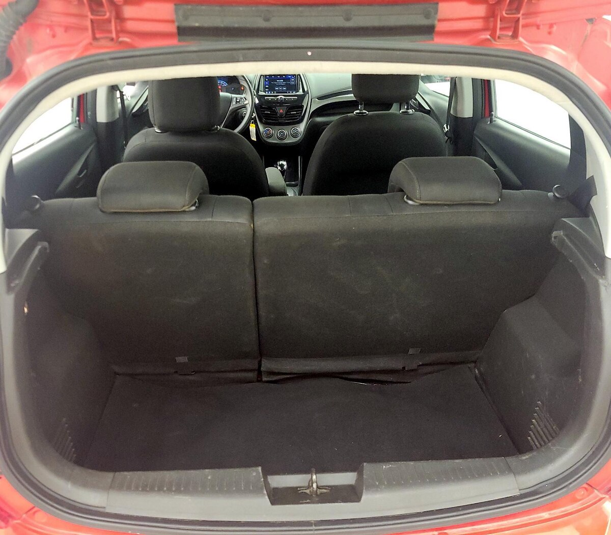Trunk/Cargo (Seats Up)