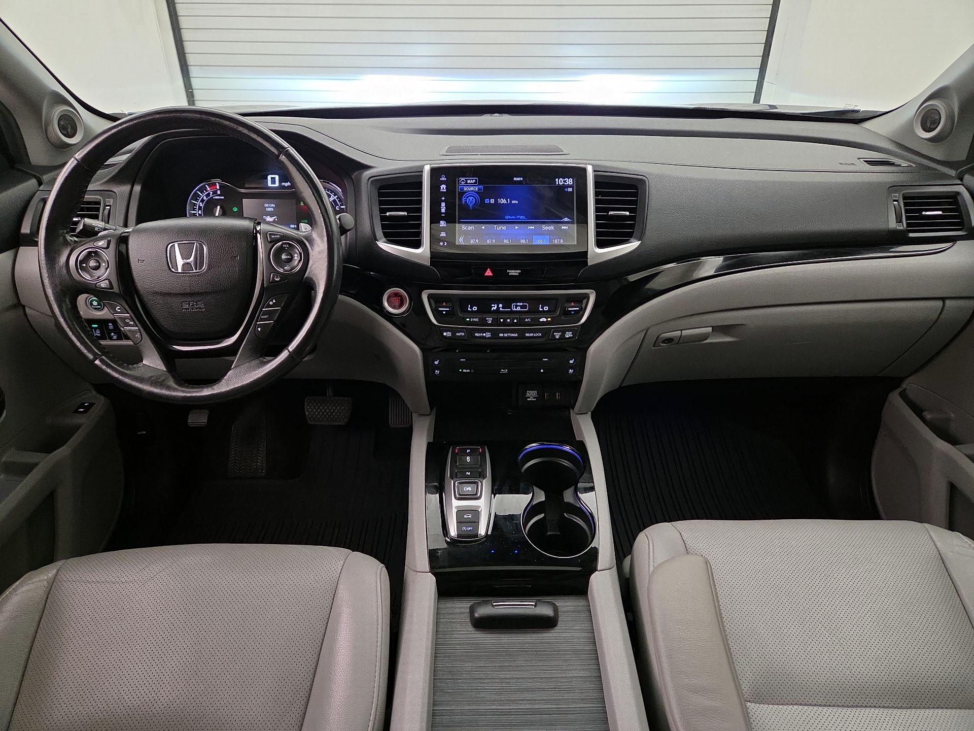 Thumbnail: 2017 Honda Pilot - 9