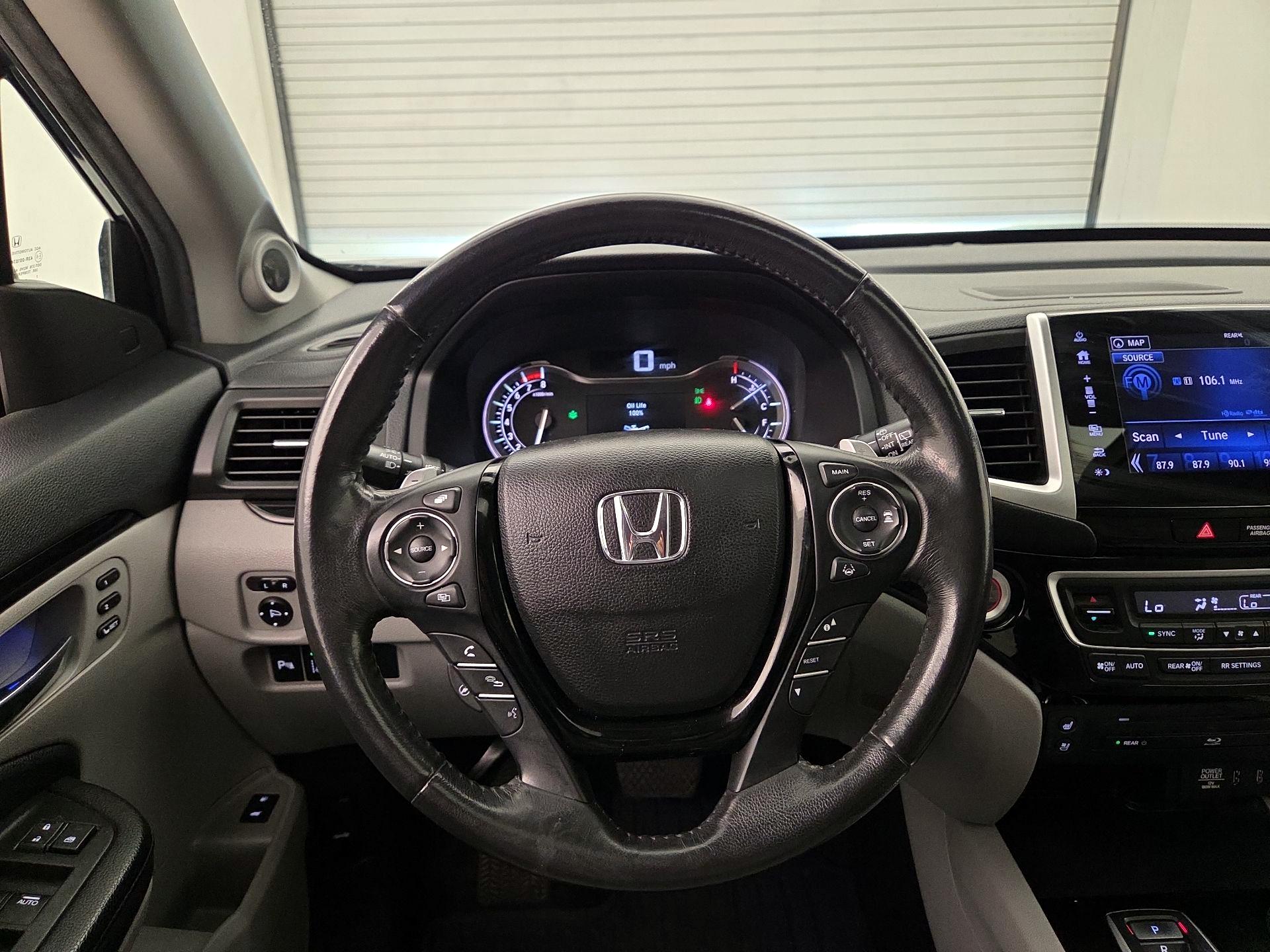 Thumbnail: 2017 Honda Pilot - 10