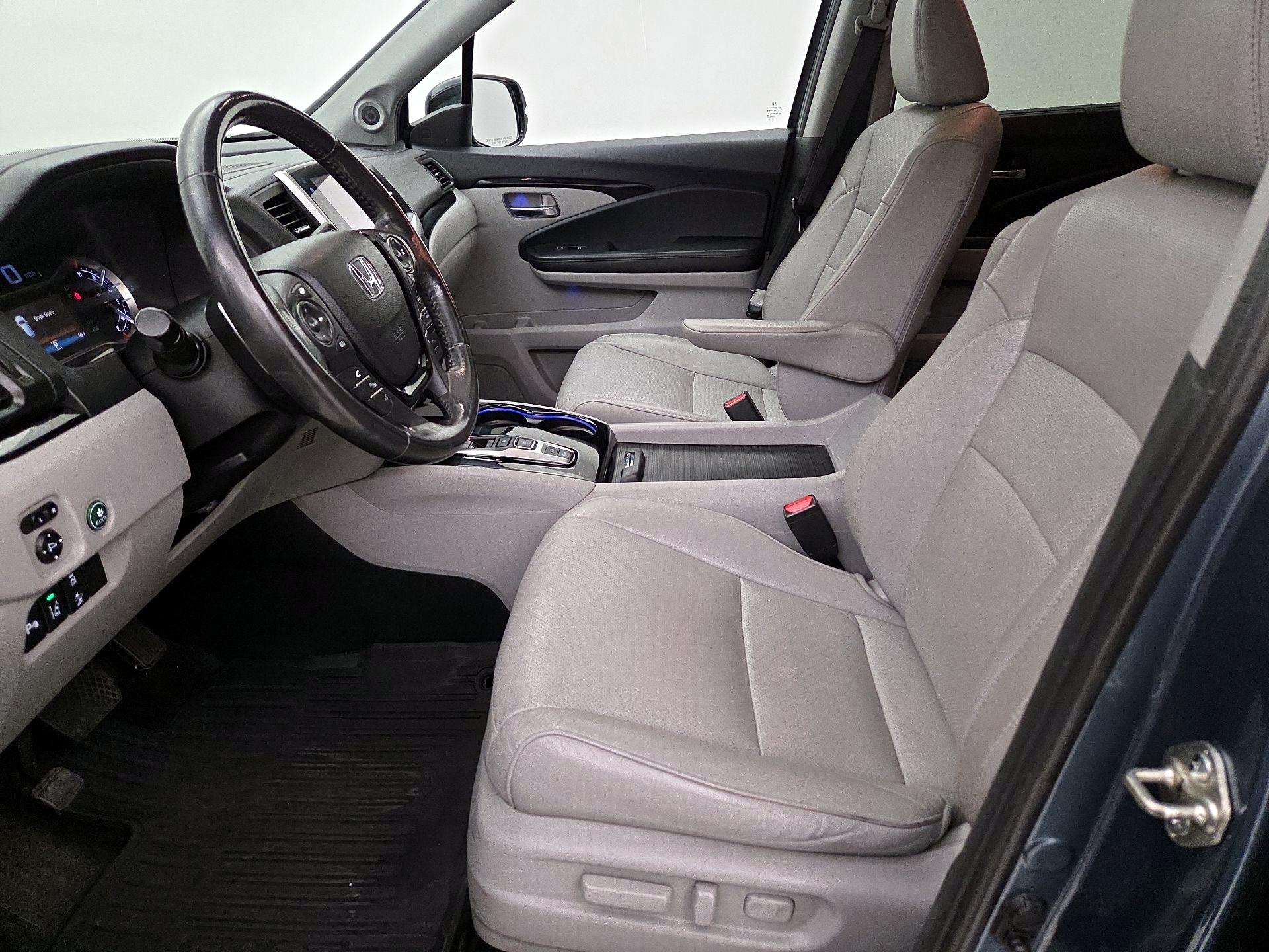 Thumbnail: 2017 Honda Pilot - 11