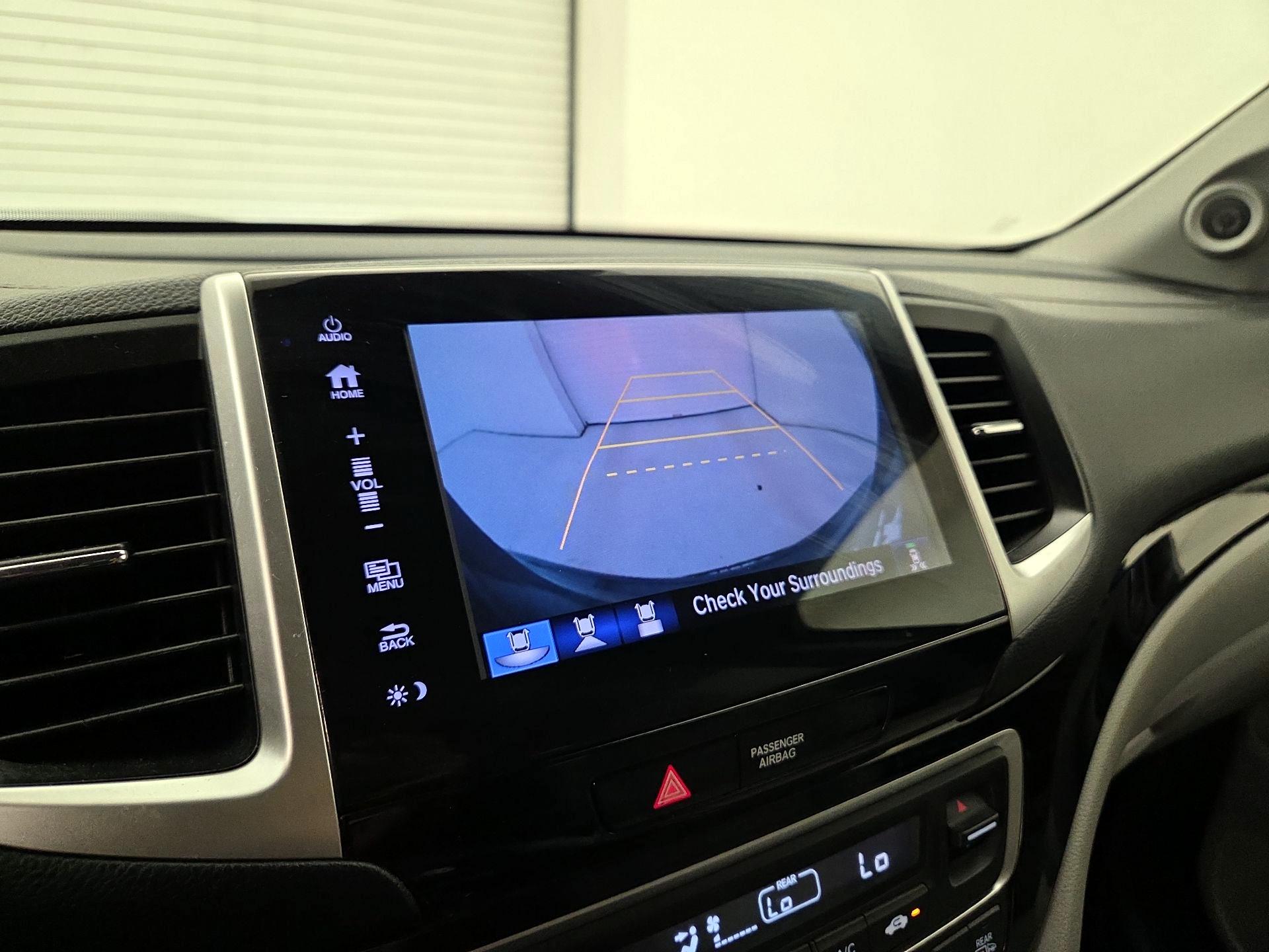 Thumbnail: 2017 Honda Pilot - 14
