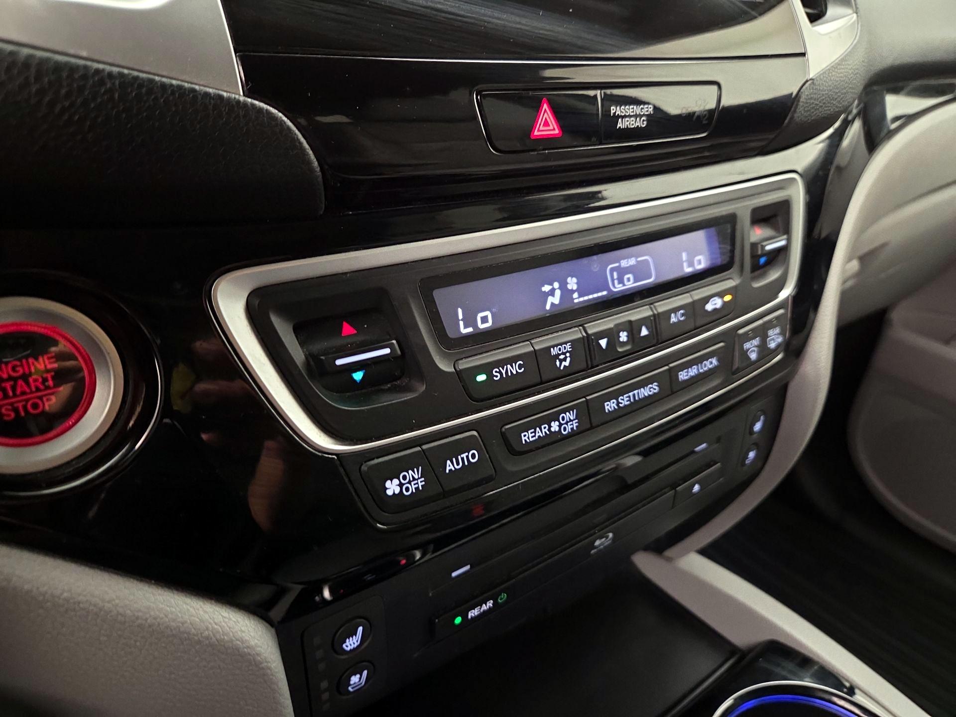 Thumbnail: 2017 Honda Pilot - 16