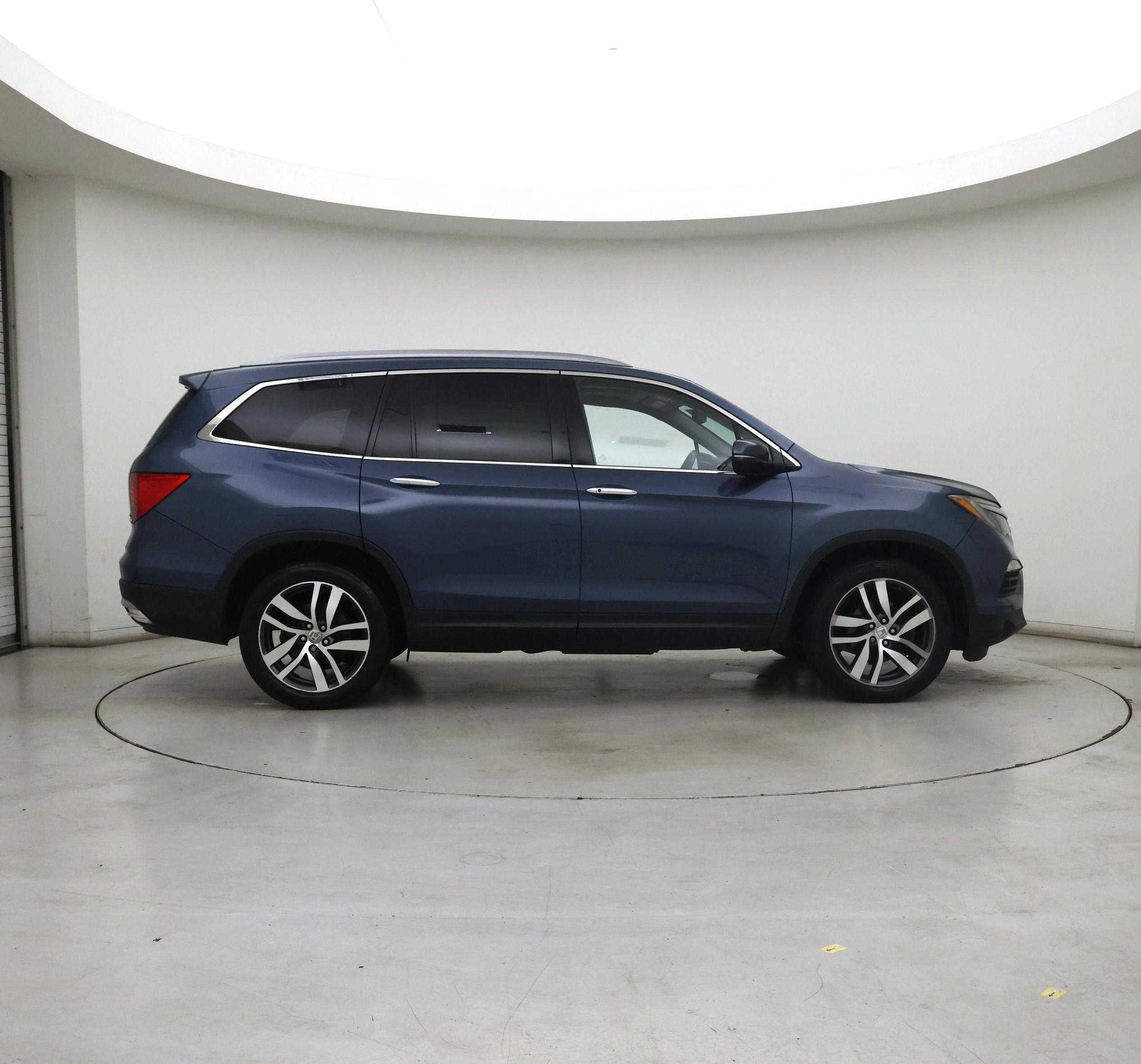 Thumbnail: 2017 Honda Pilot - 7