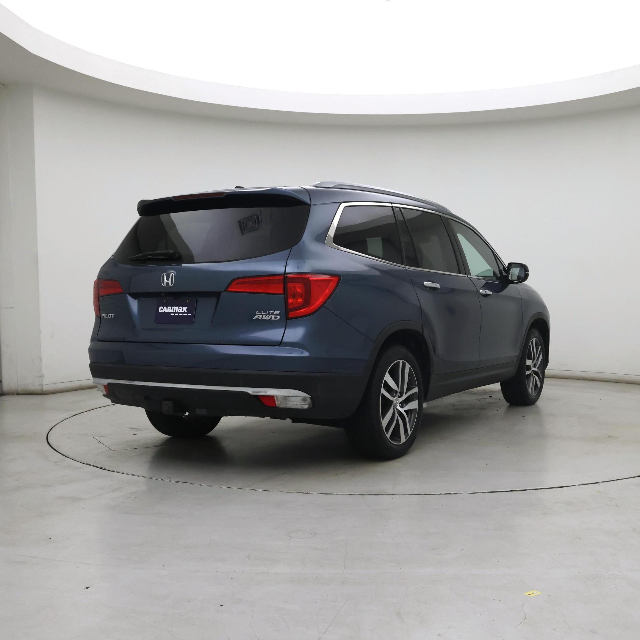 Thumbnail: 2017 Honda Pilot - 8