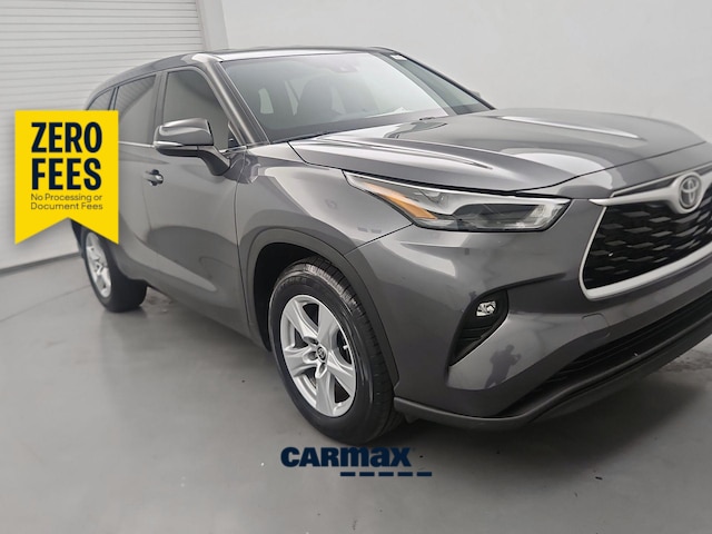 Gray 2024 Toyota Highlander LE FWD SUV / Crossover Front-Wheel Drive Automatic