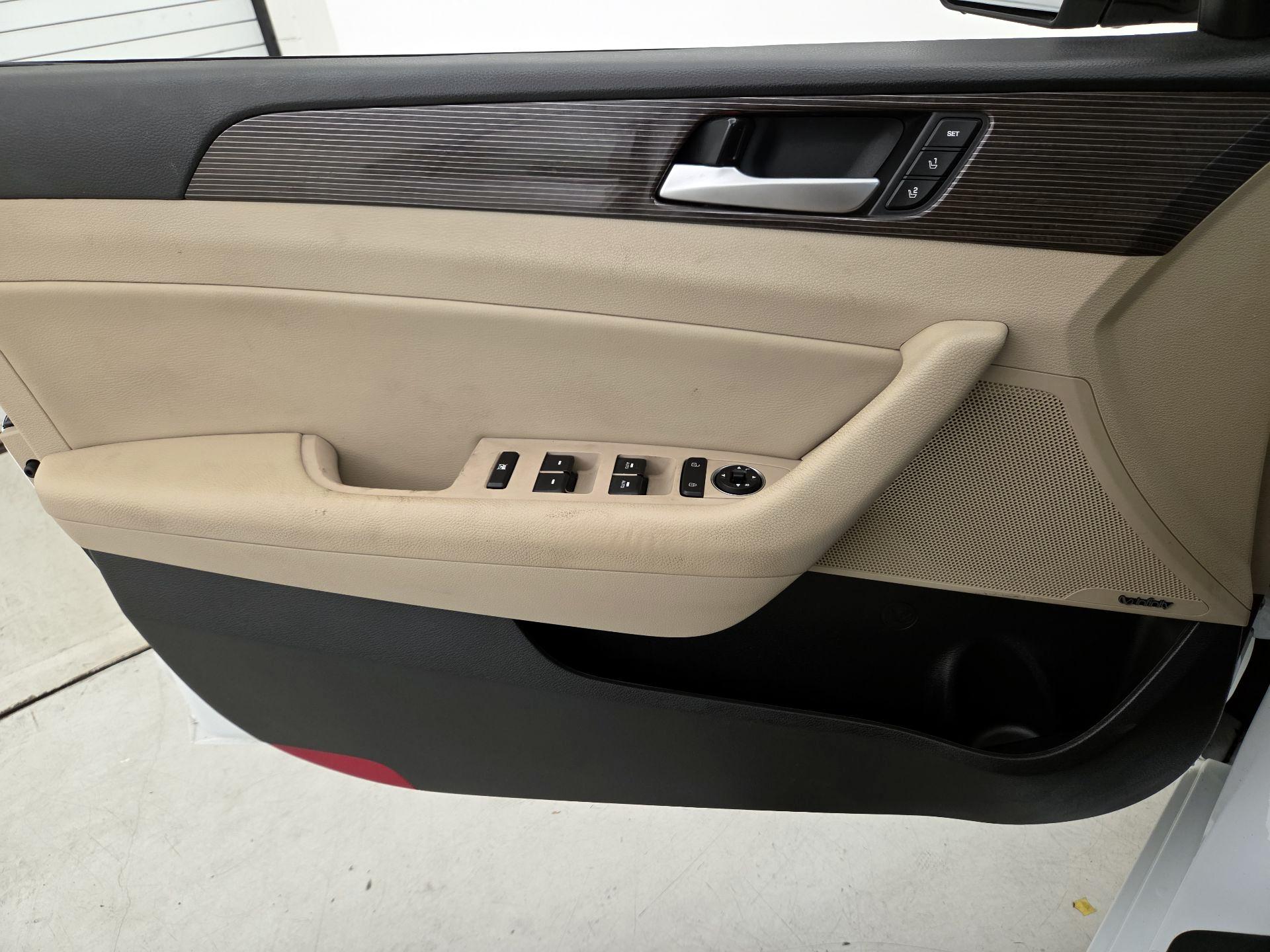 Thumbnail: 2019 Hyundai Sonata - 12