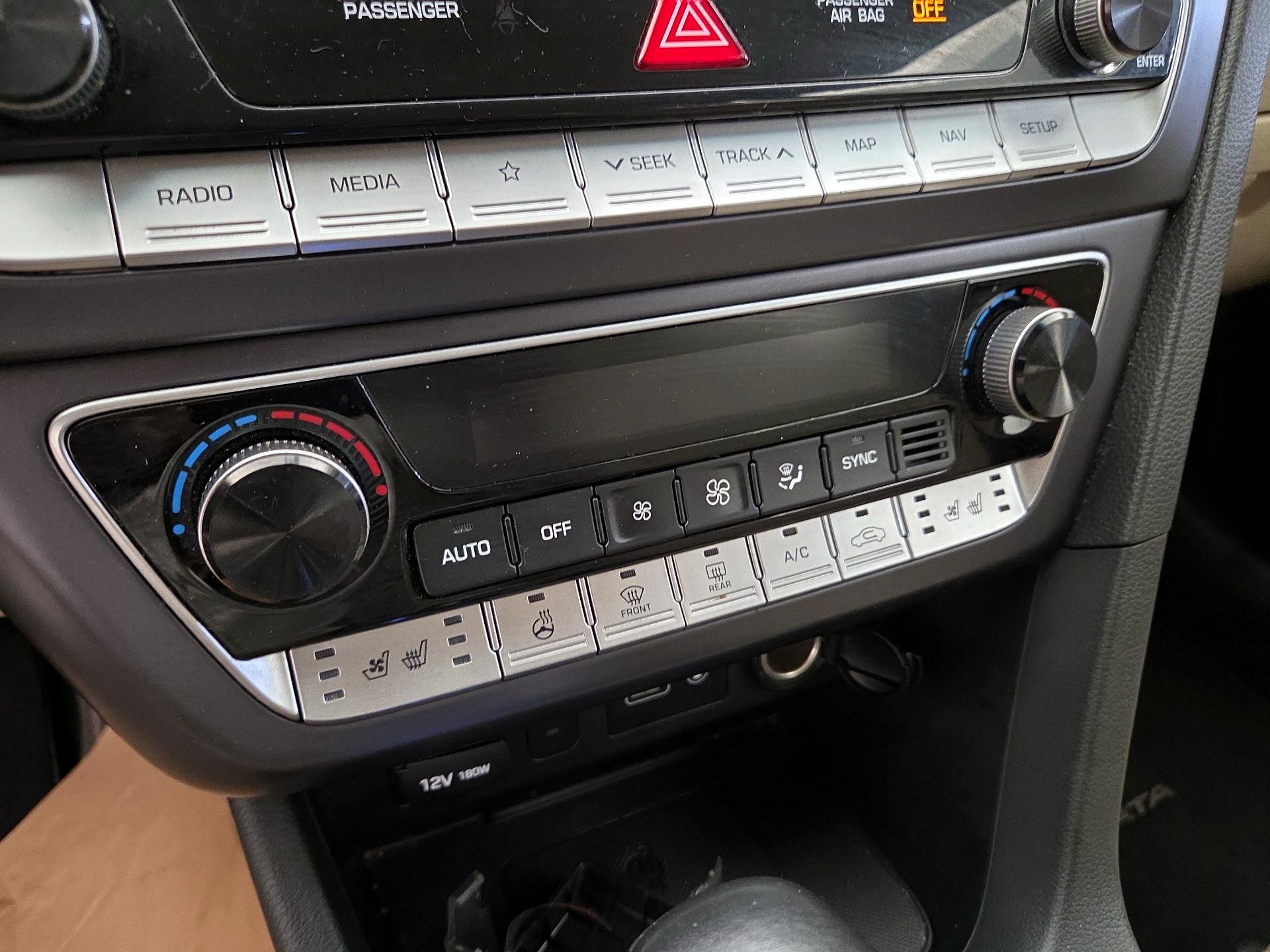 Thumbnail: 2019 Hyundai Sonata - 17