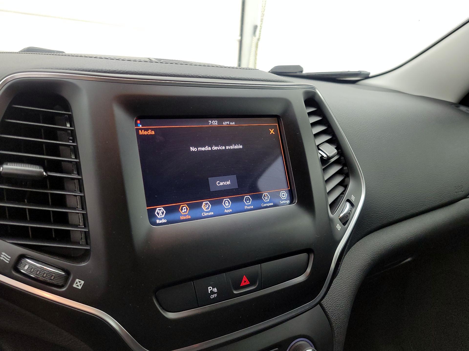 Thumbnail: 2019 Jeep Cherokee - 15