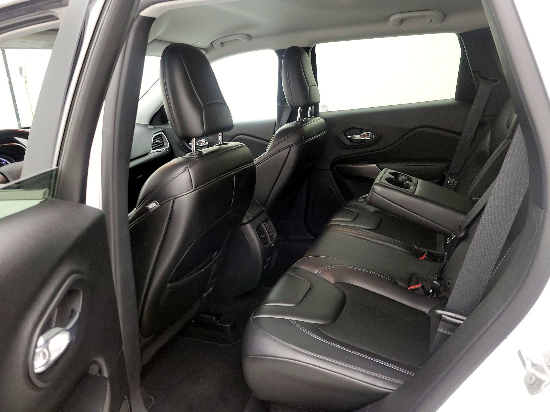 Thumbnail: 2019 Jeep Cherokee - 19