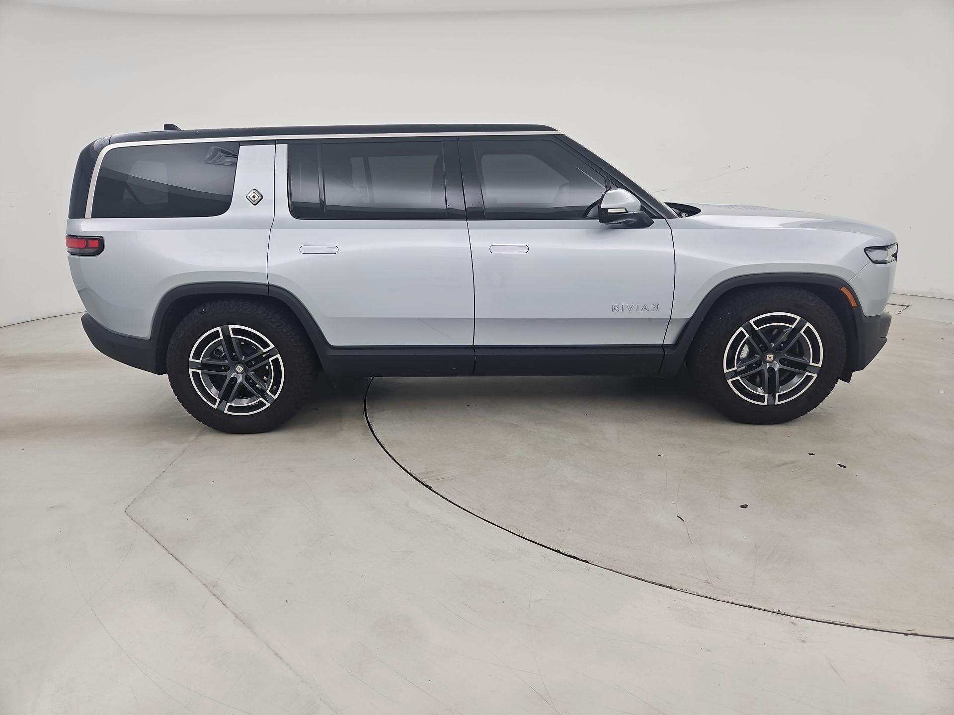 Thumbnail: 2026 Rivian R1S - 4