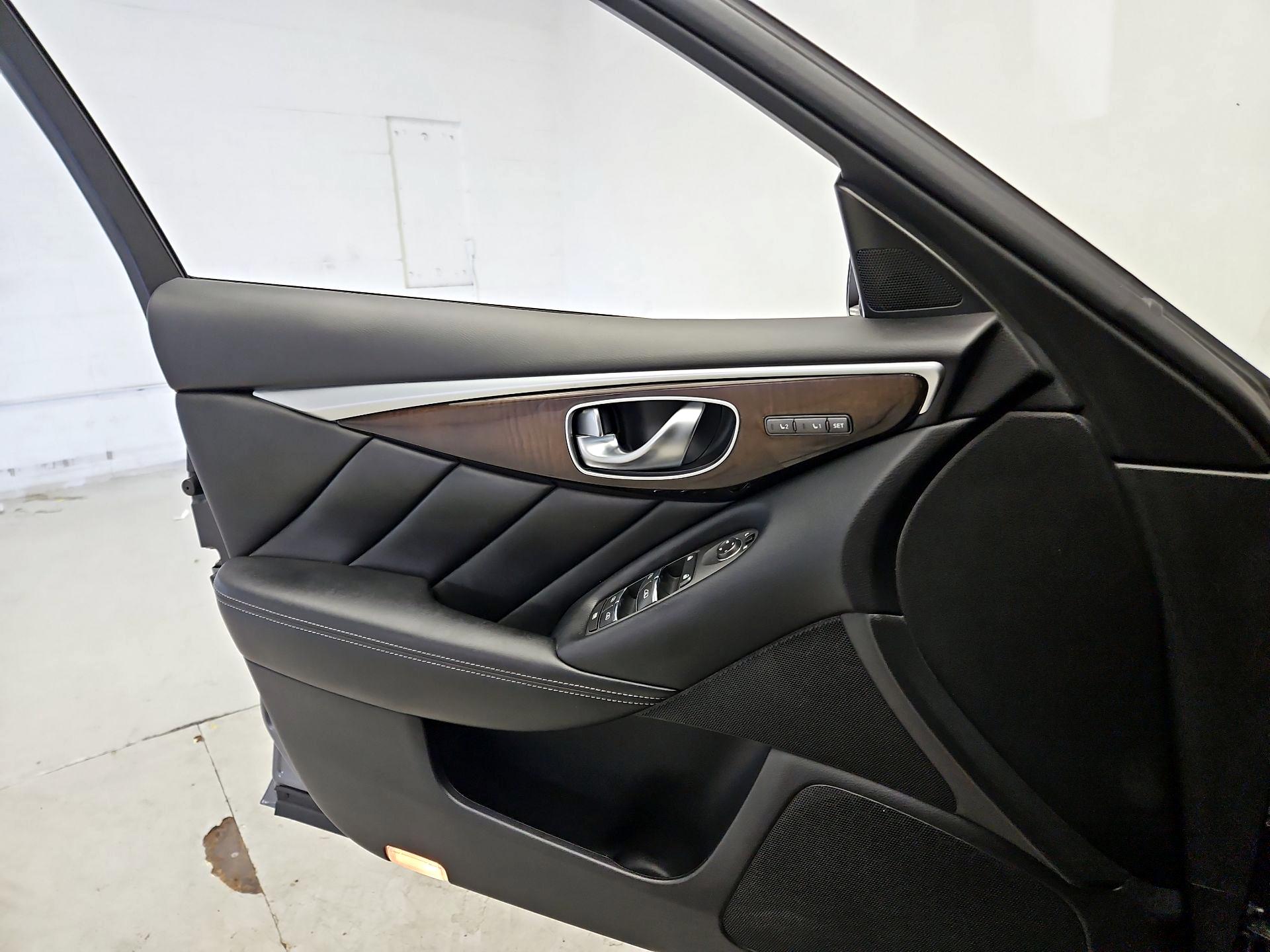 Thumbnail: 2015 INFINITI Q50 - 12