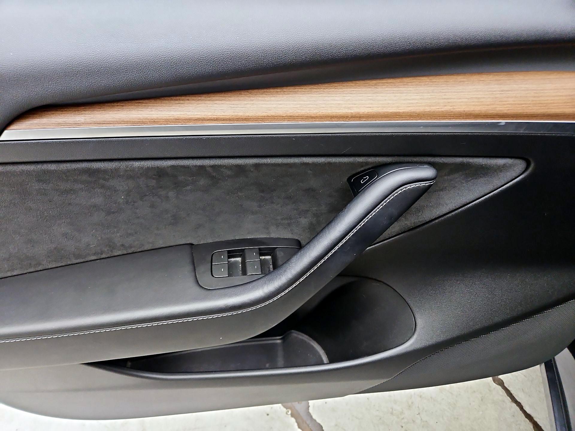 Thumbnail: 2022 Tesla Model 3 - 12