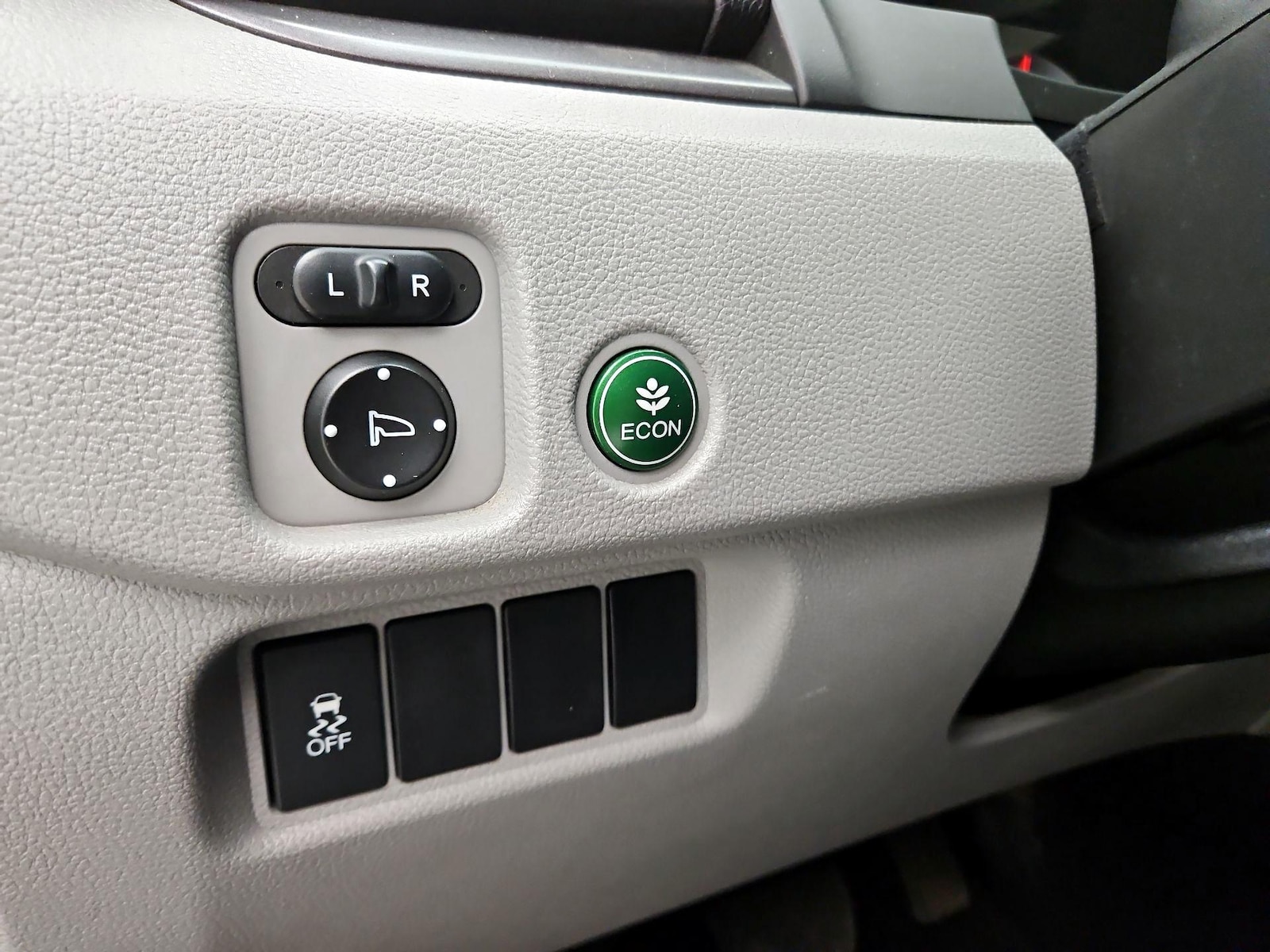 2017 Honda Pilot LX - Photo 14