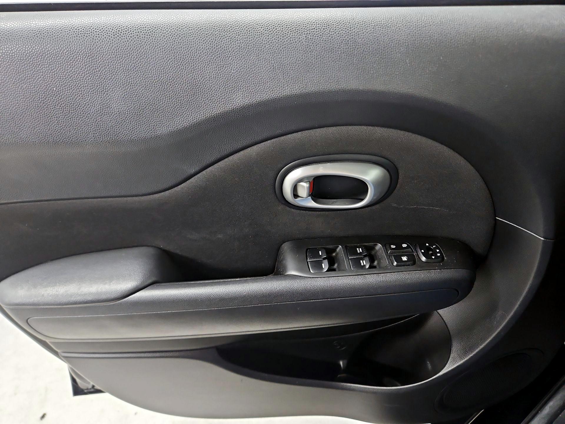 Thumbnail: 2014 Kia Soul - 12
