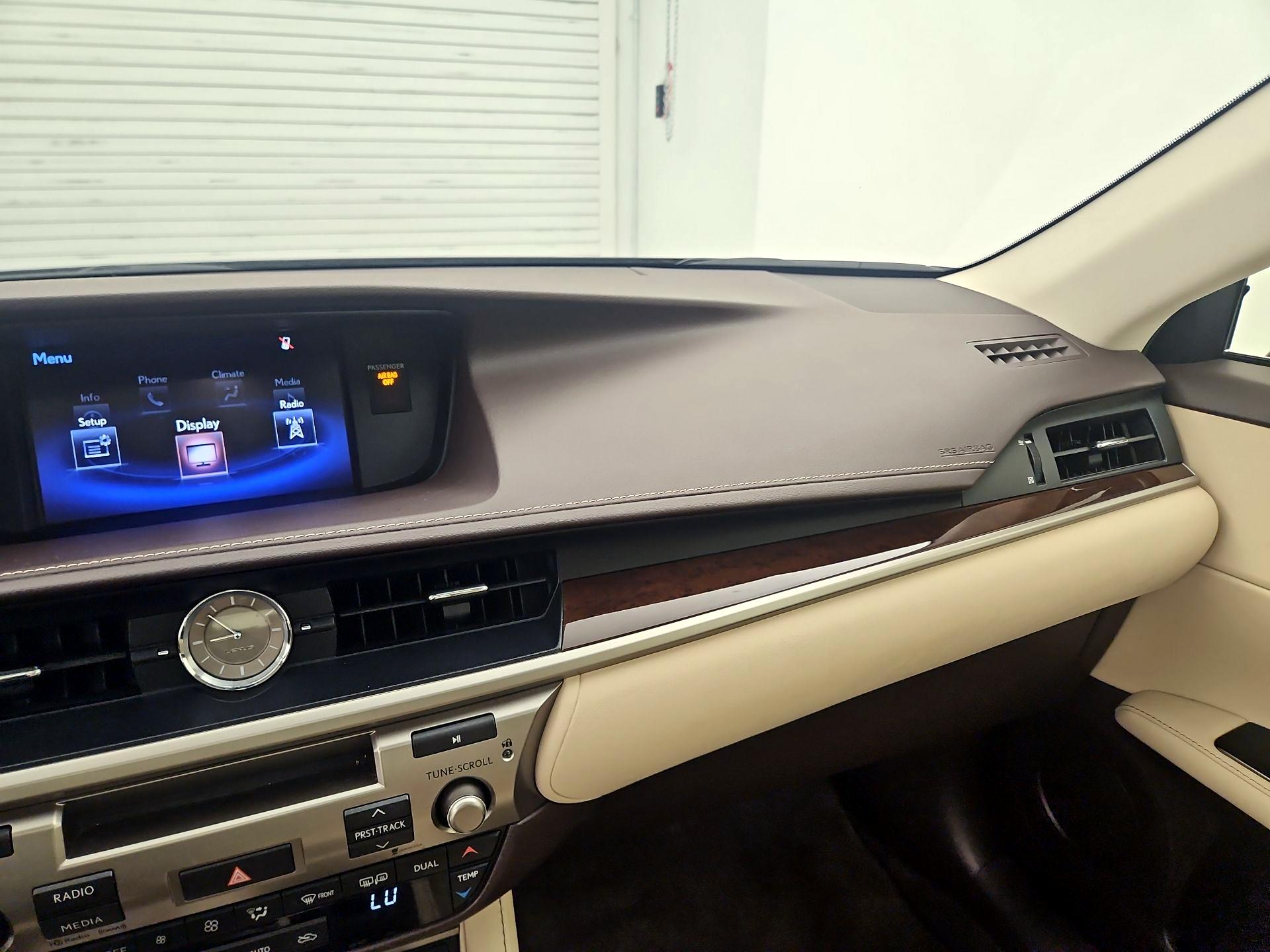 Thumbnail: 2016 Lexus ES - 9