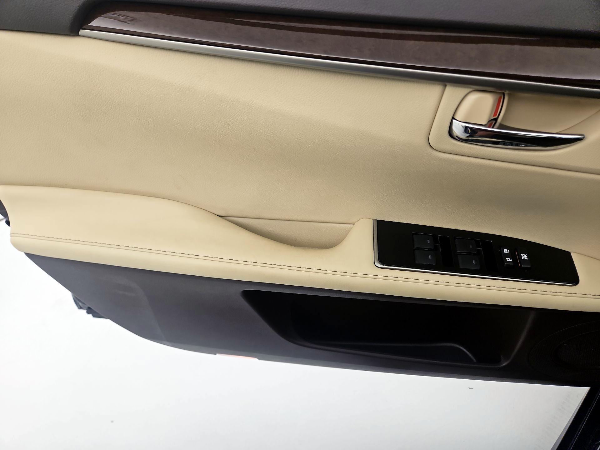 Thumbnail: 2016 Lexus ES - 12