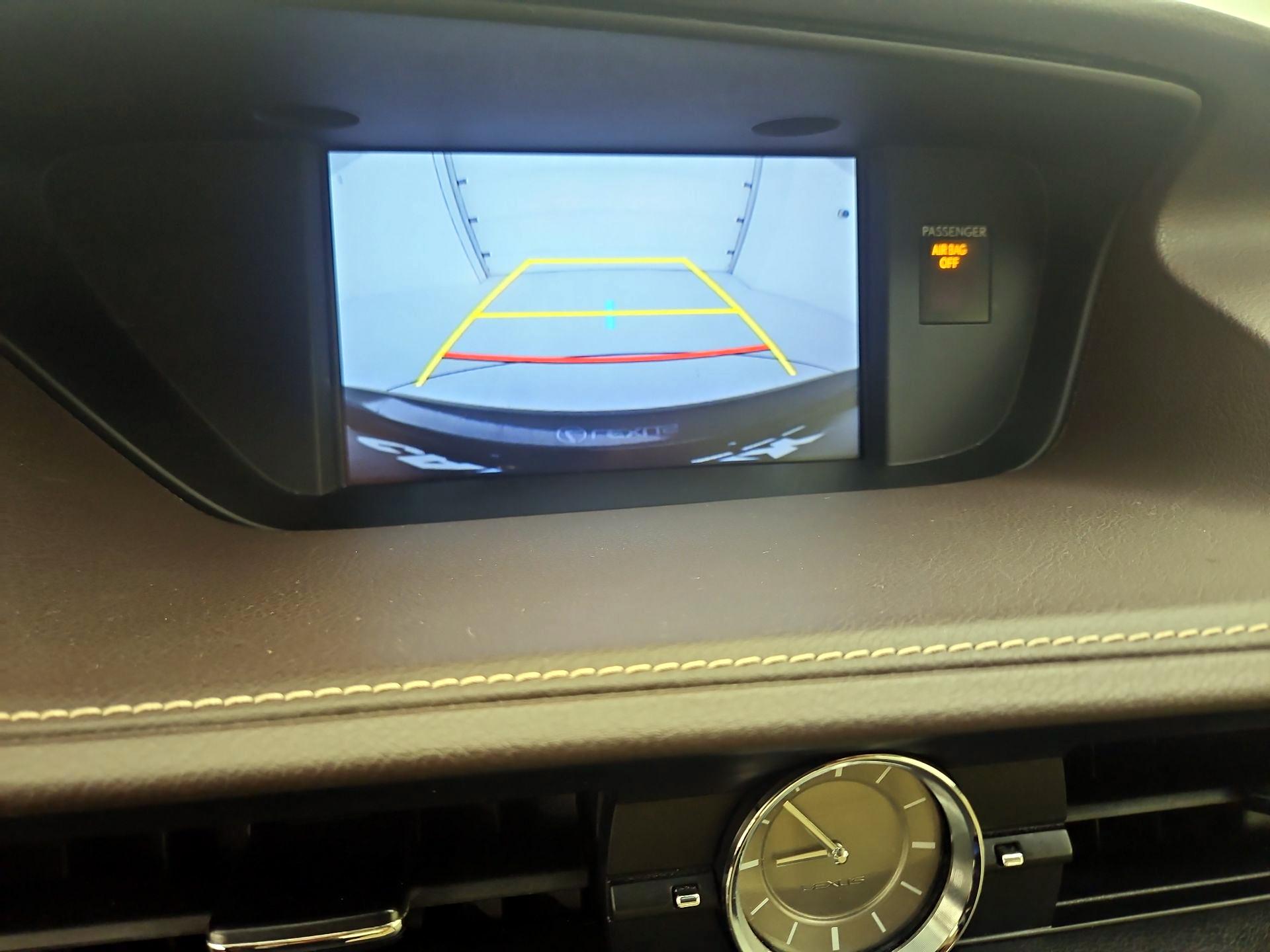 Thumbnail: 2016 Lexus ES - 14