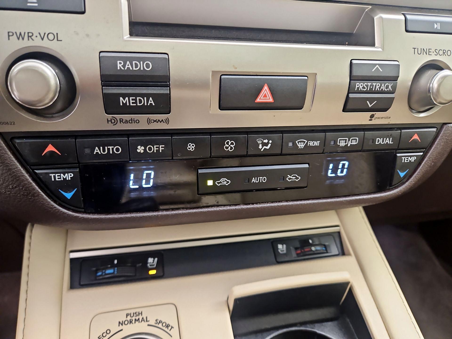 Thumbnail: 2016 Lexus ES - 16
