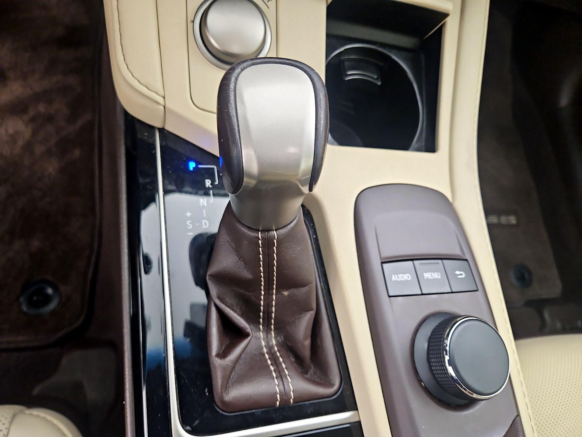 Thumbnail: 2016 Lexus ES - 17