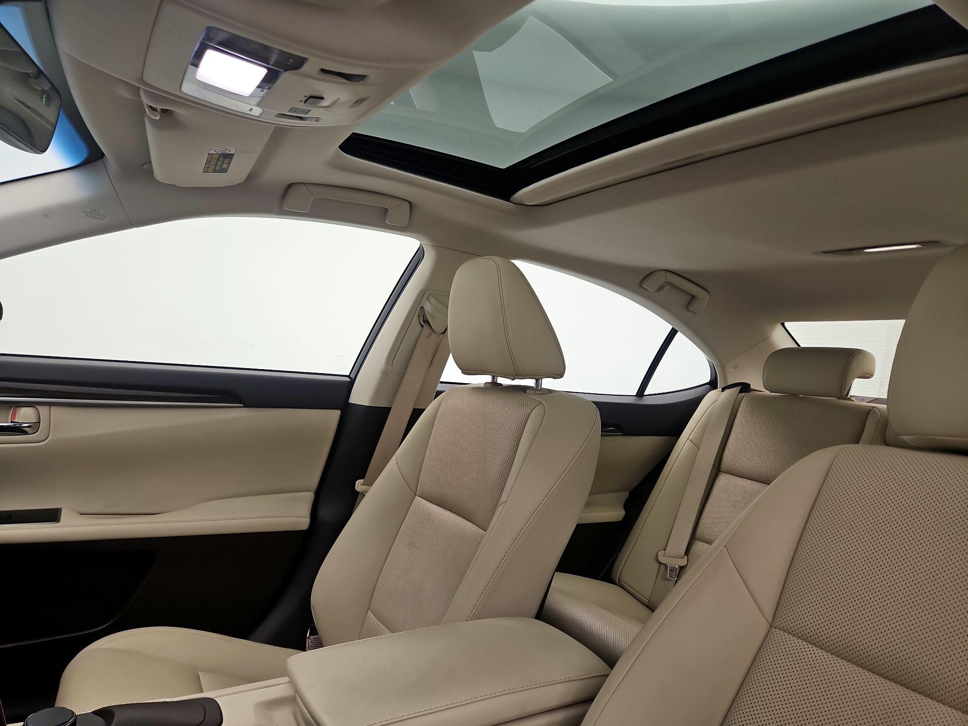 Thumbnail: 2016 Lexus ES - 19