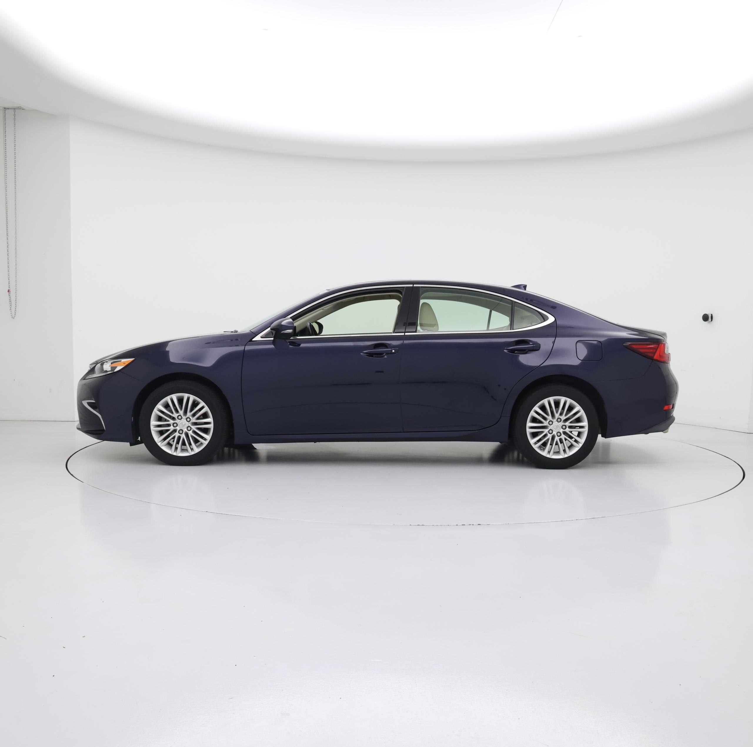 Thumbnail: 2016 Lexus ES - 3