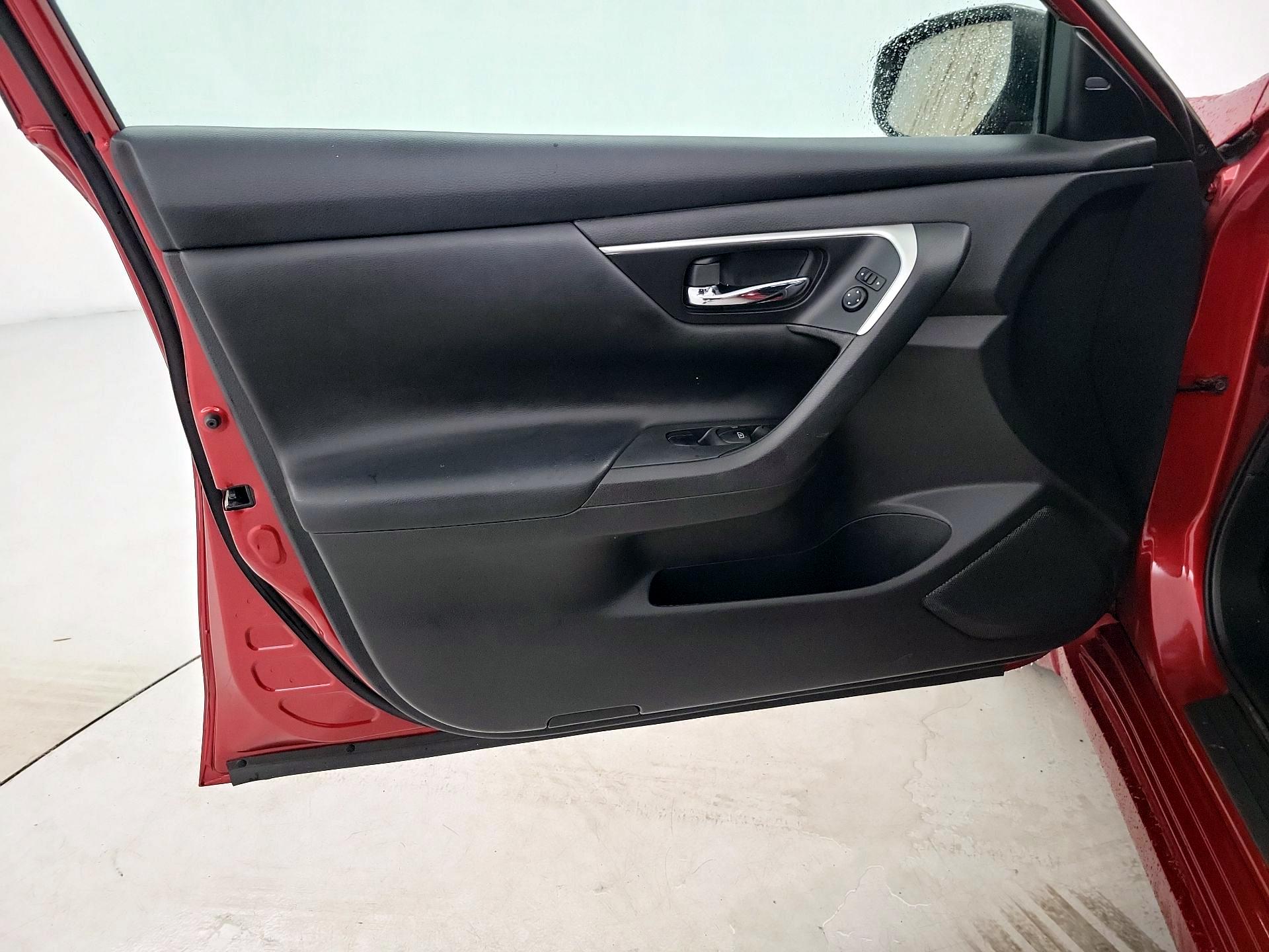 Thumbnail: 2018 Nissan Altima - 12