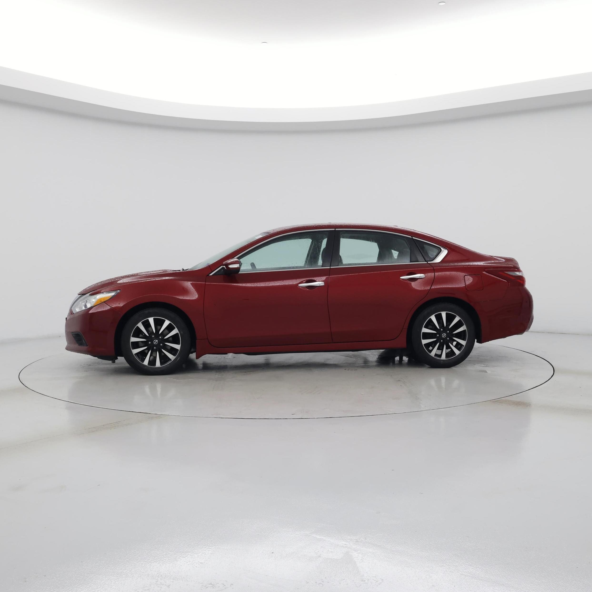 Thumbnail: 2018 Nissan Altima - 3