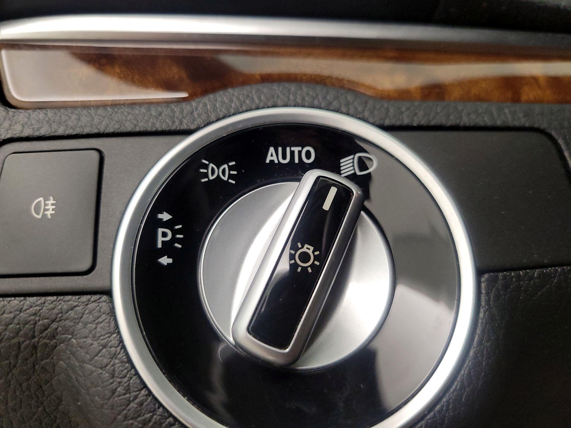 Thumbnail: 2016 Mercedes-Benz E-Class - 13